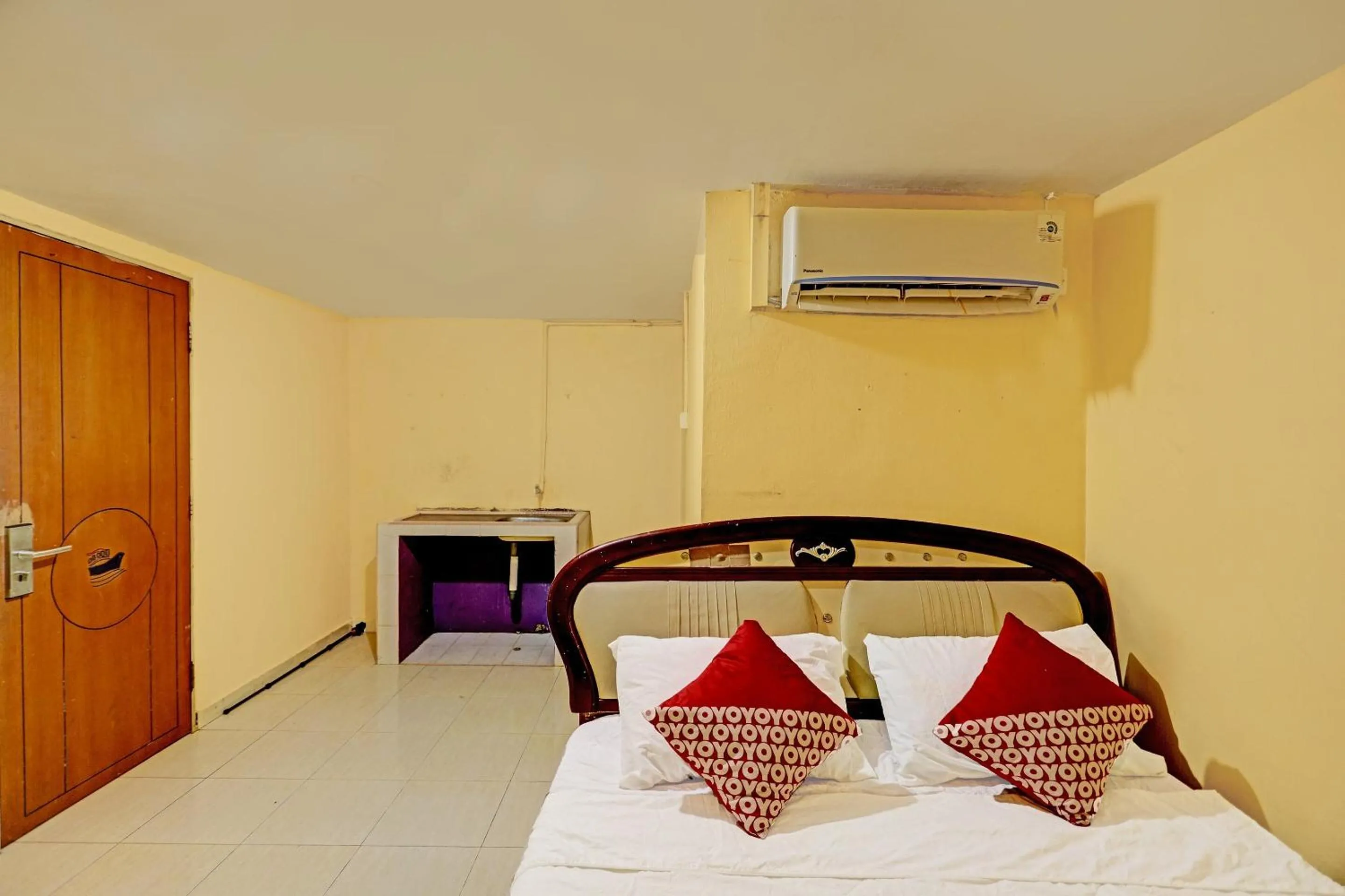 Bedroom, Bed in Hotel O Jasmine 999