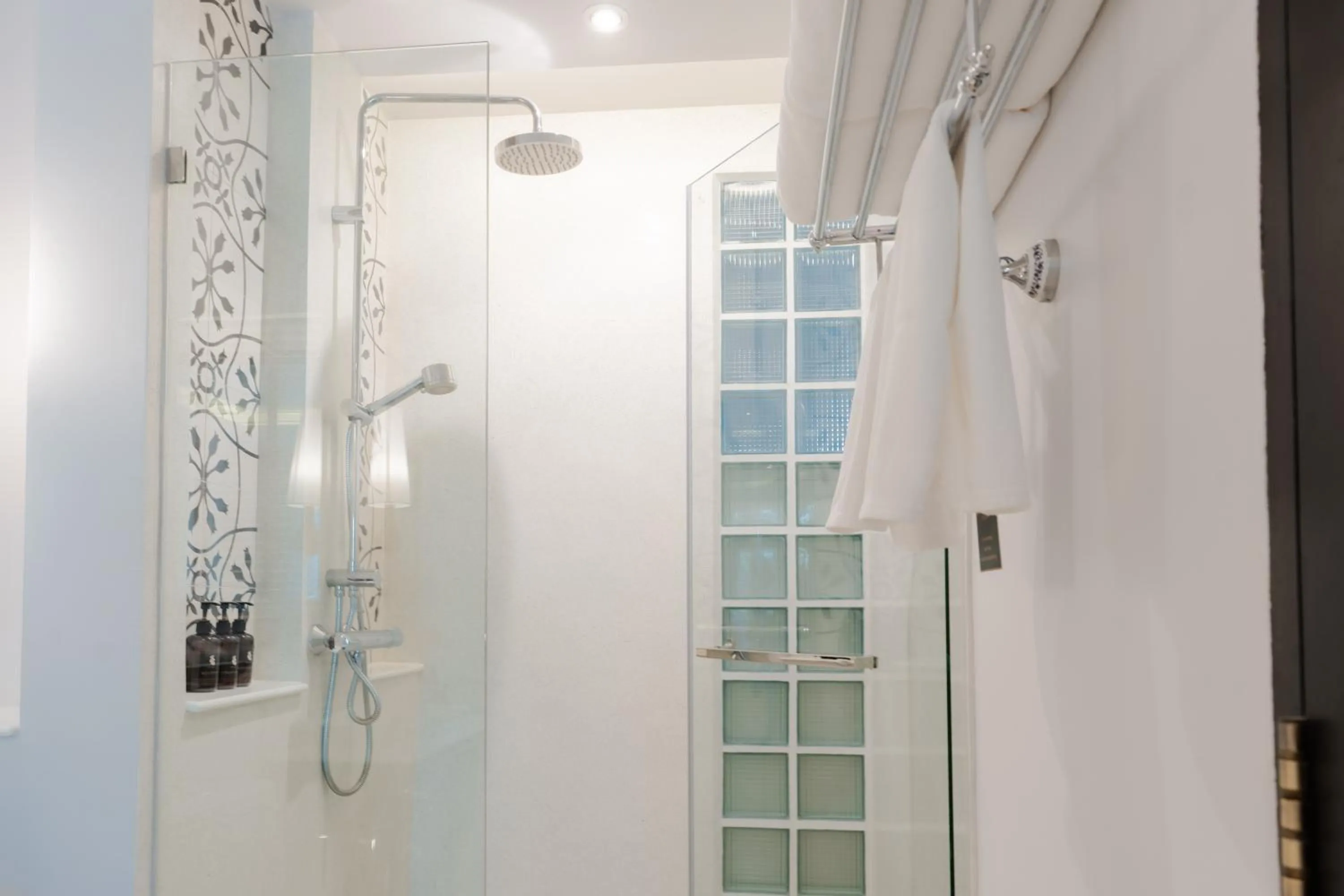 Shower in Siri Village Chiang Mai