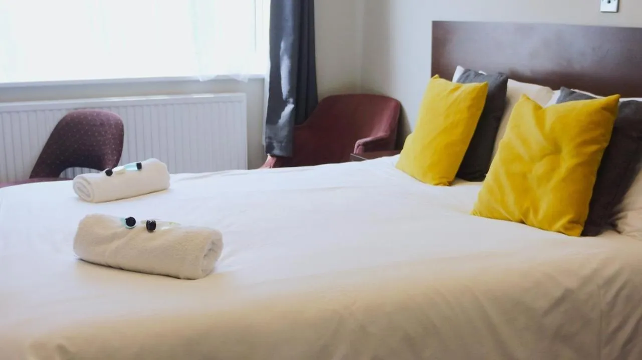 Photo of the whole room, Bed in Oban Hotel