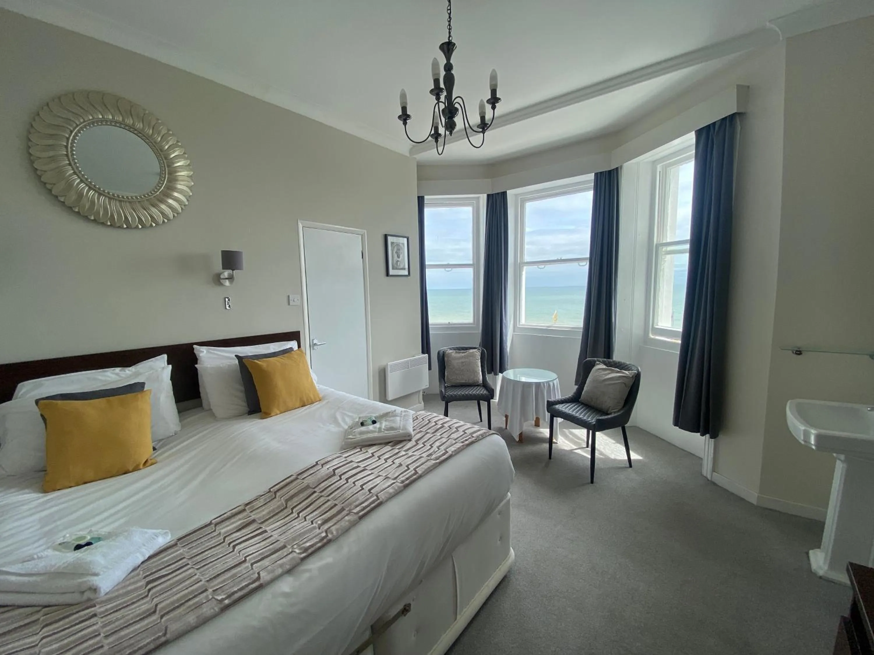 Bedroom, Bed in Oban Hotel