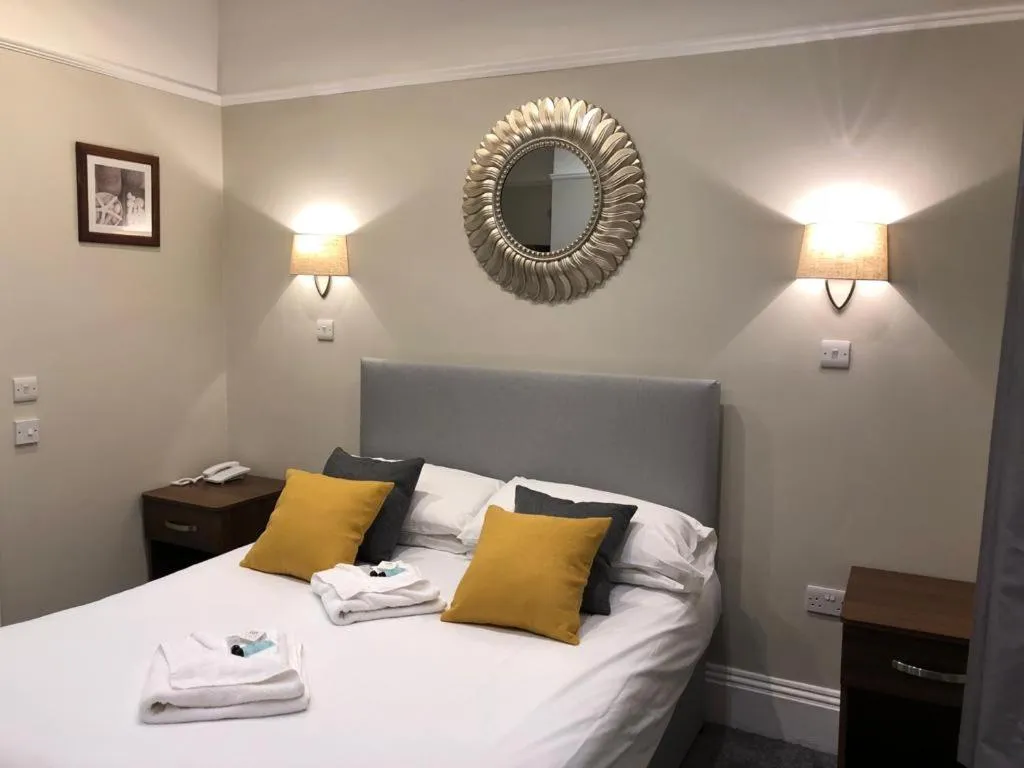 Bedroom, Bed in Oban Hotel