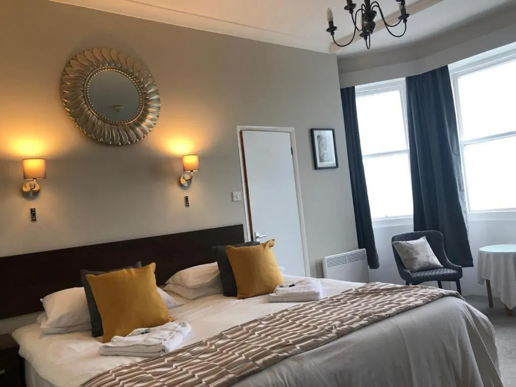 Bedroom, Bed in Oban Hotel