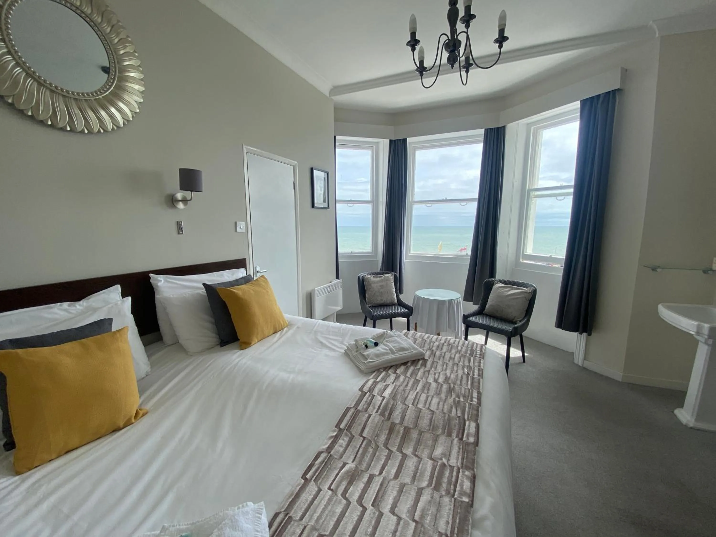 Bedroom, Bed in Oban Hotel