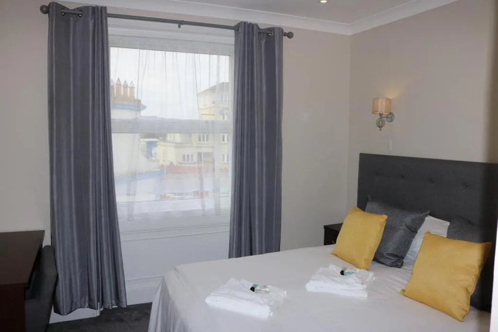 Bedroom, Bed in Oban Hotel