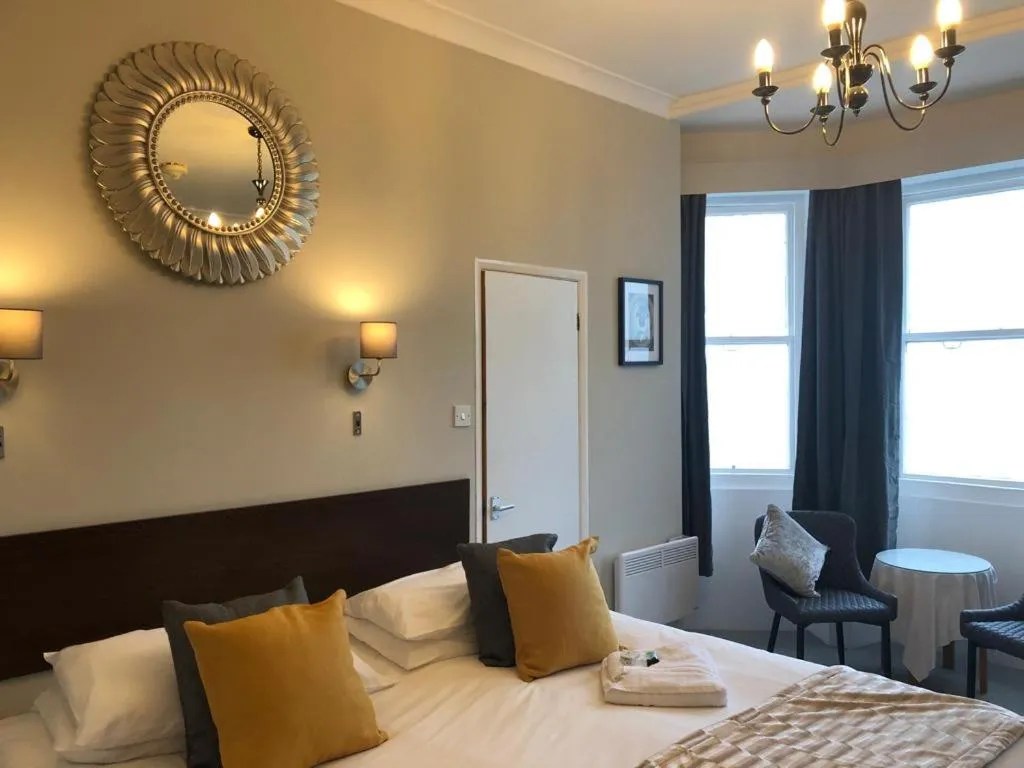 Bedroom, Bed in Oban Hotel