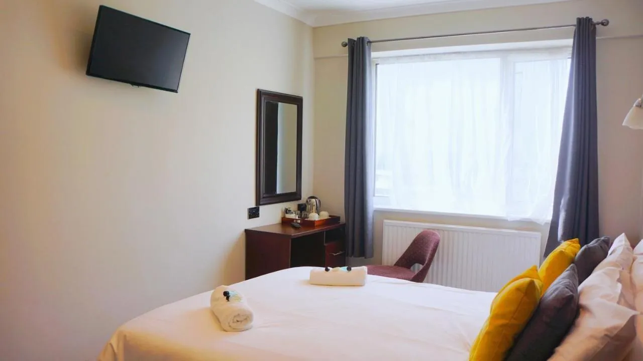 Bedroom, Bed in Oban Hotel