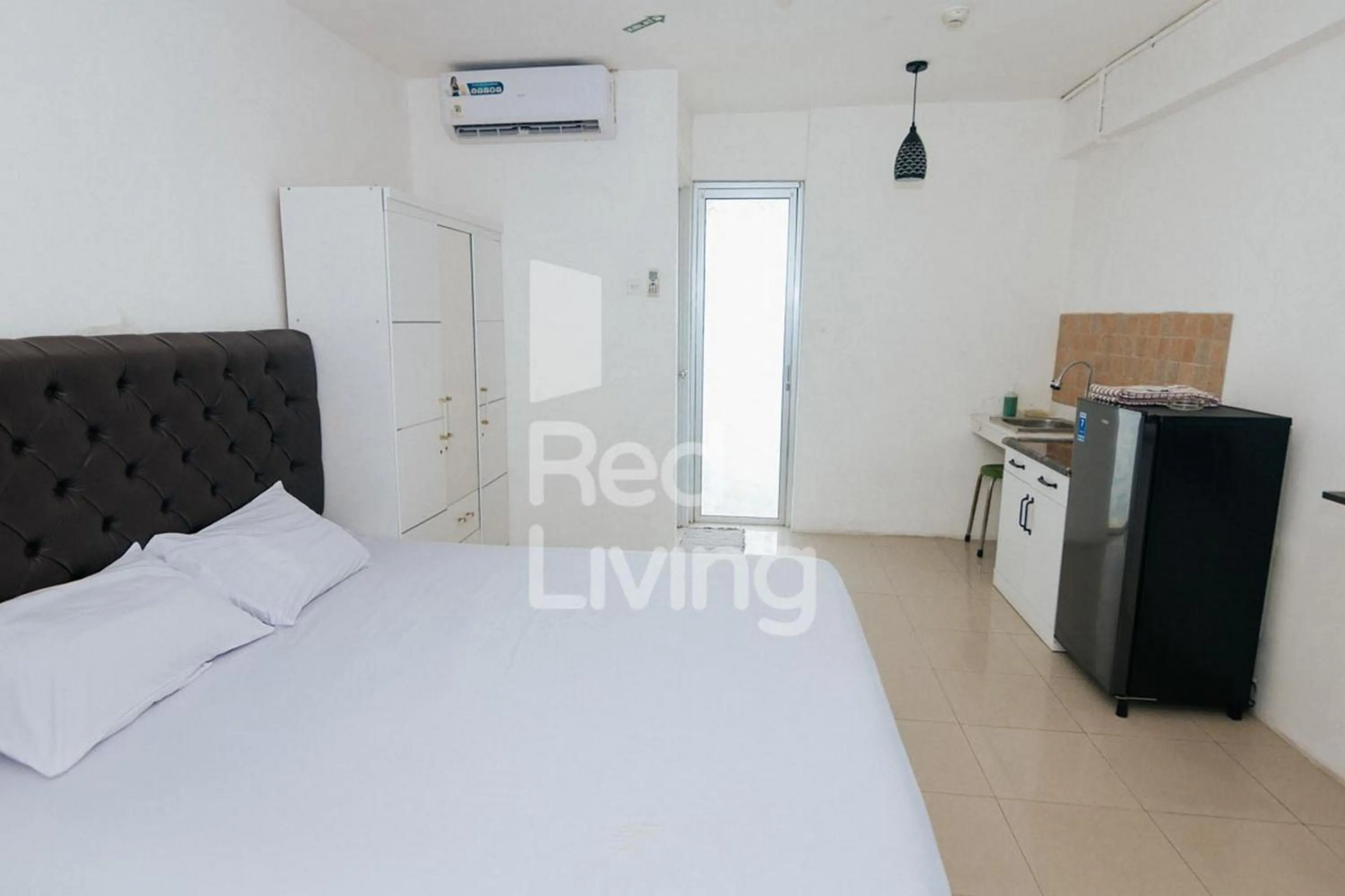 Bedroom, Bed in RedLiving Apartemen Bassura City - Aokla Property Tower Dahlia