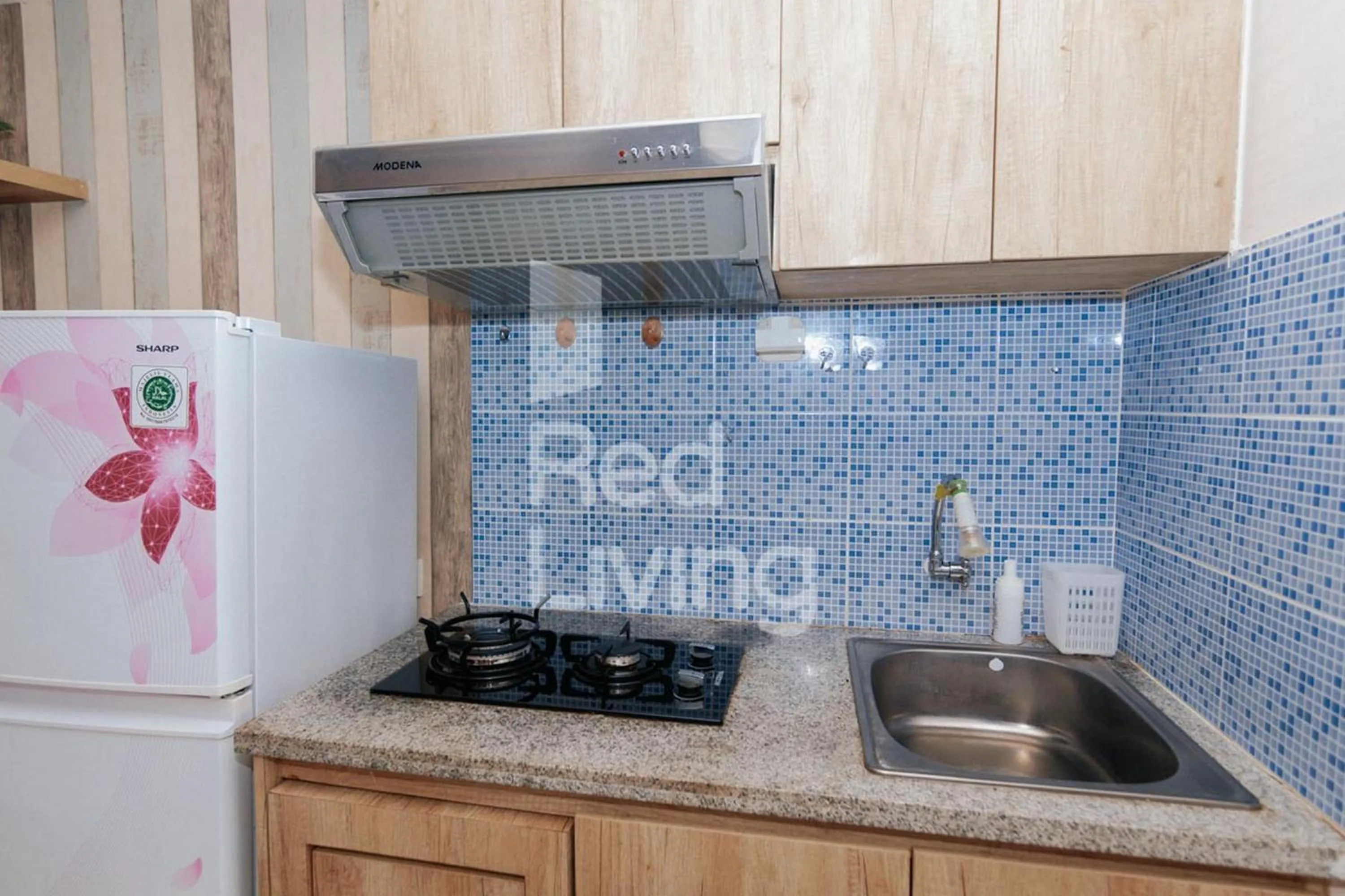 Kitchen or kitchenette in RedLiving Apartemen Bassura City - Aokla Property Tower Dahlia