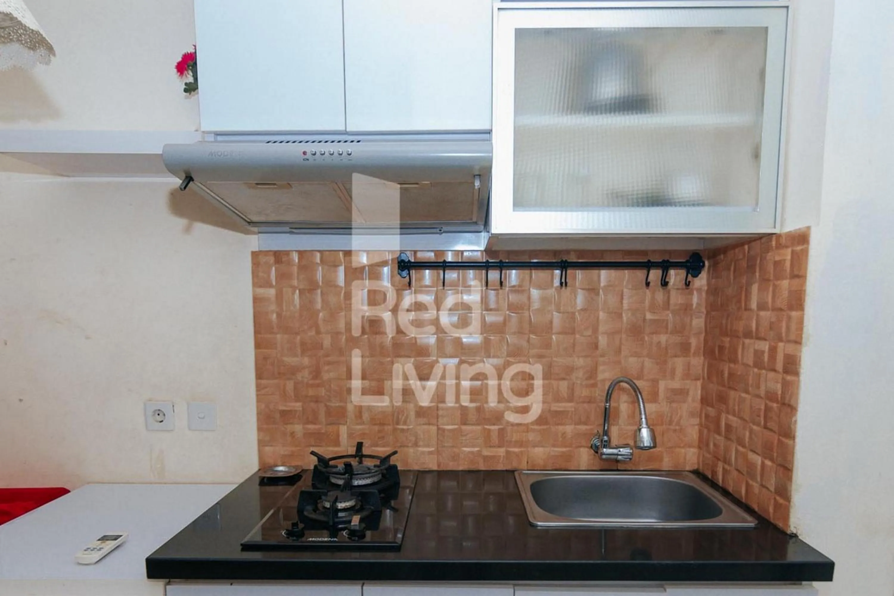 Kitchen or kitchenette in RedLiving Apartemen Bassura City - Aokla Property Tower Dahlia
