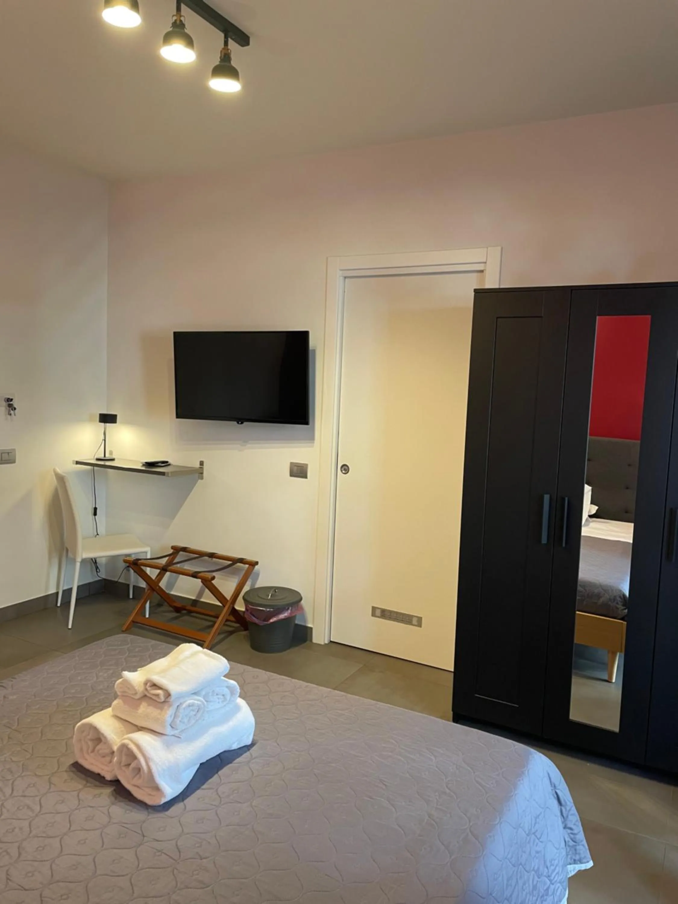 Photo of the whole room in Stella Rooms