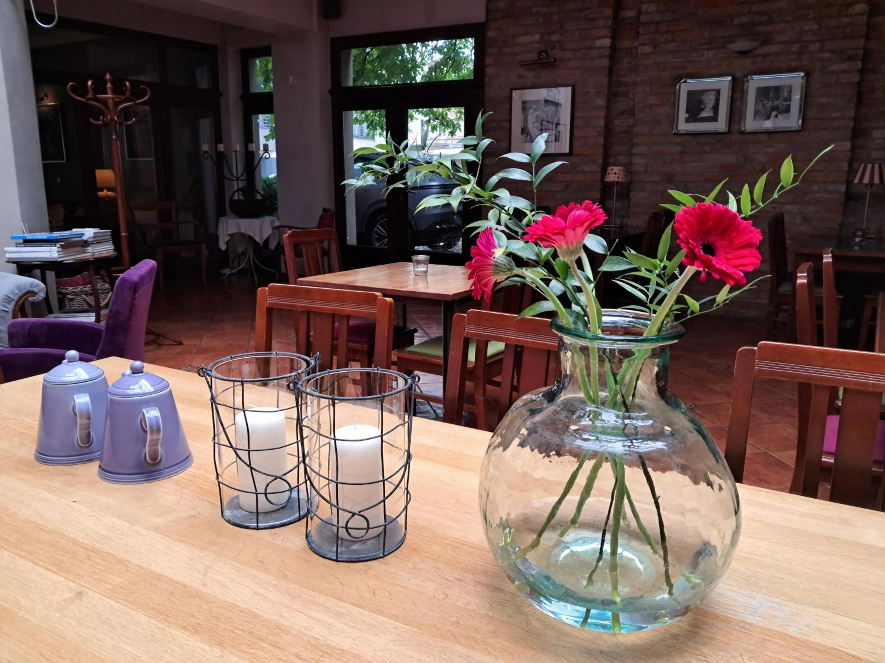 Communal lounge/ TV room in Hotel Stare Miasto Old Town