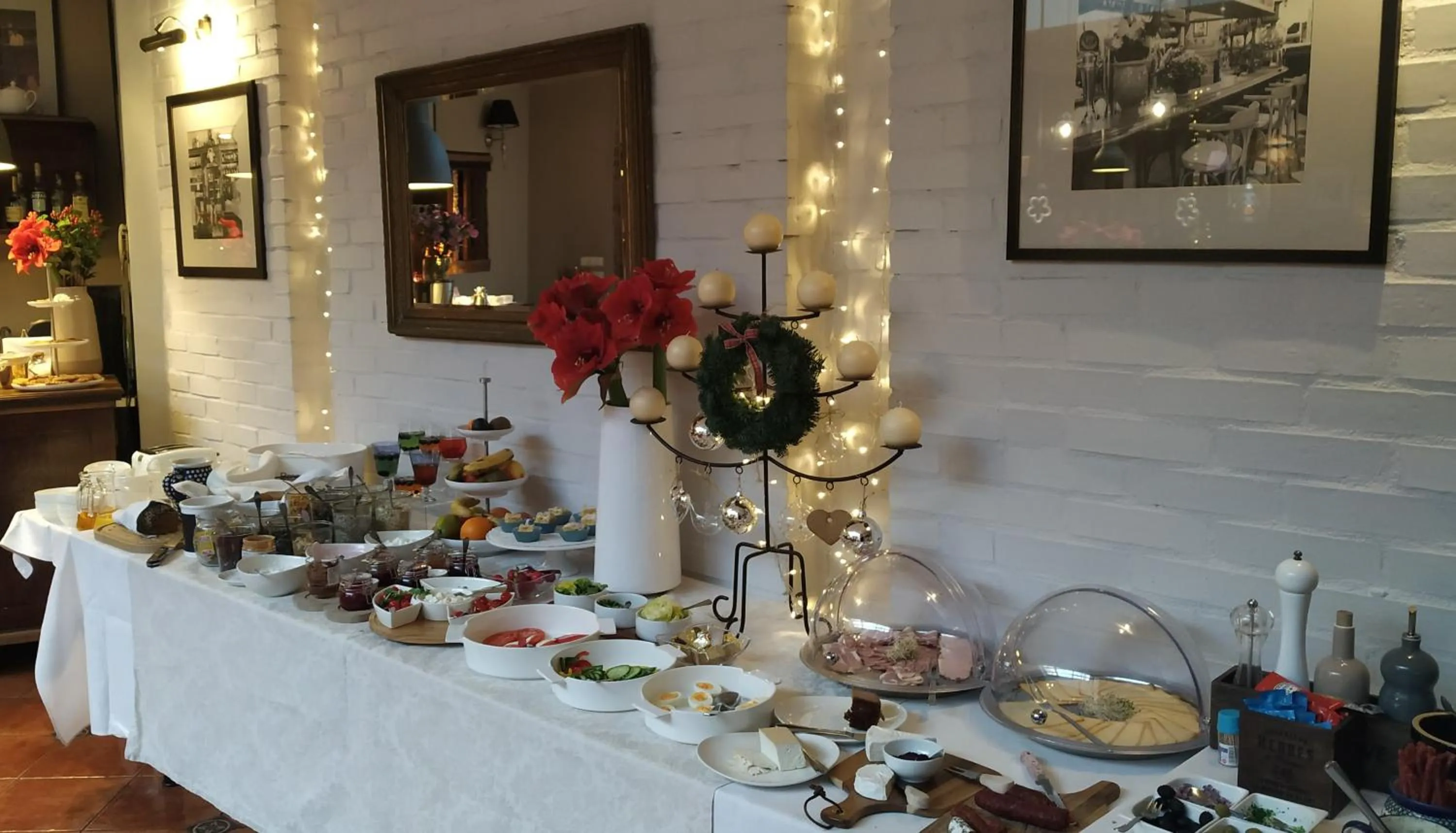 Buffet breakfast in Hotel Stare Miasto Old Town