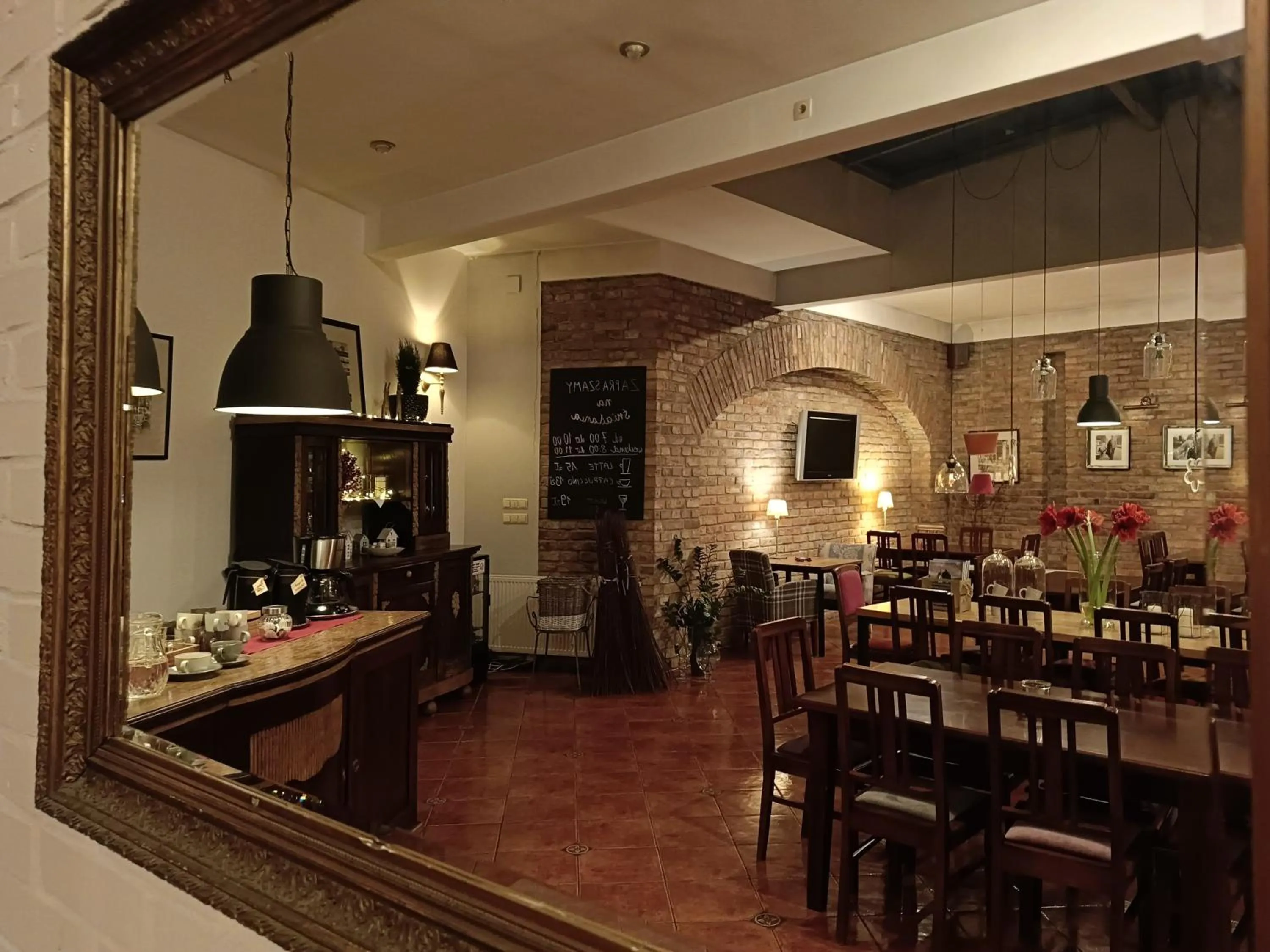 Communal lounge/ TV room in Hotel Stare Miasto Old Town