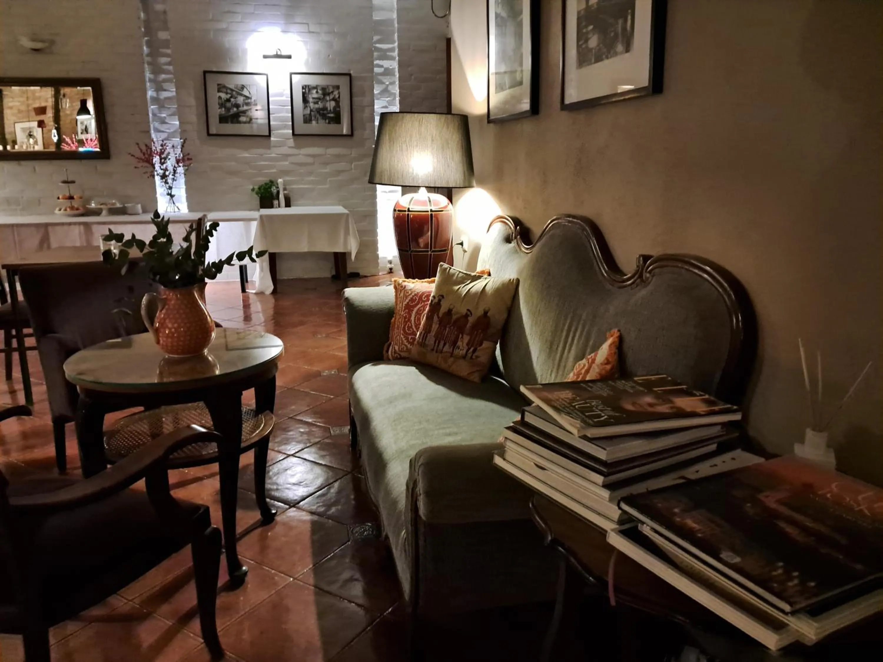 Communal lounge/ TV room in Hotel Stare Miasto Old Town