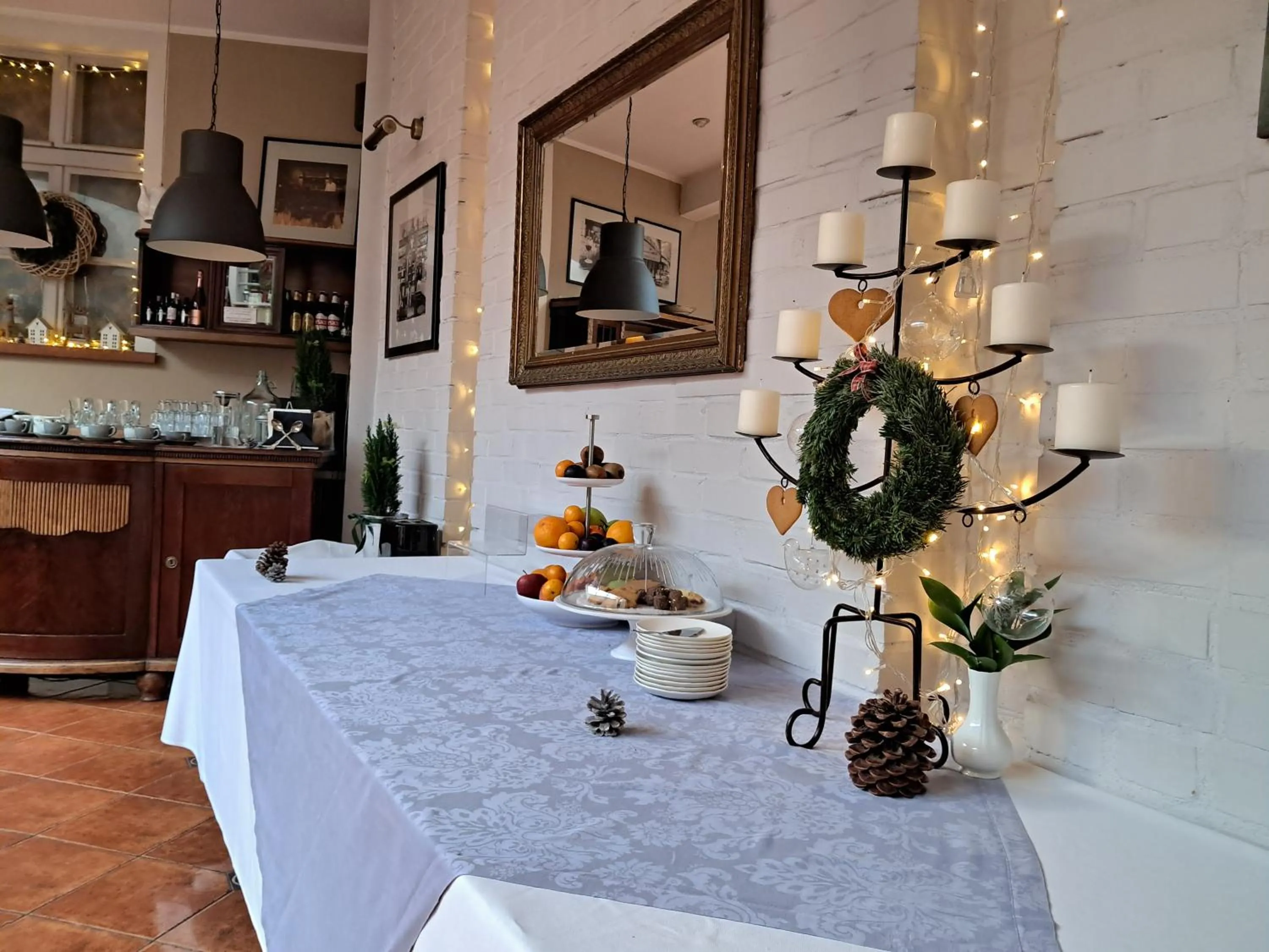 Communal lounge/ TV room in Hotel Stare Miasto Old Town