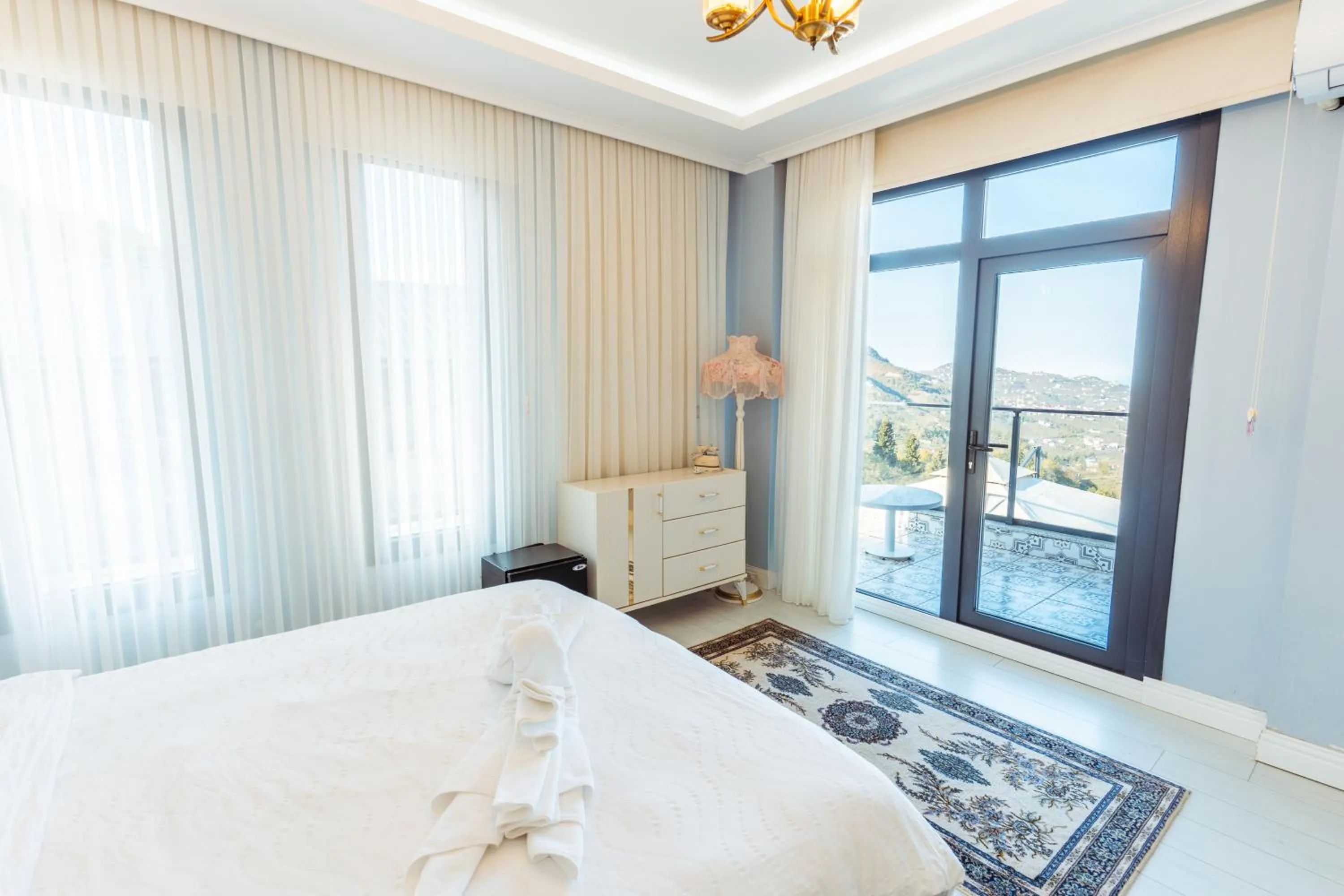 Bed in POISON GARDEN SUİTE