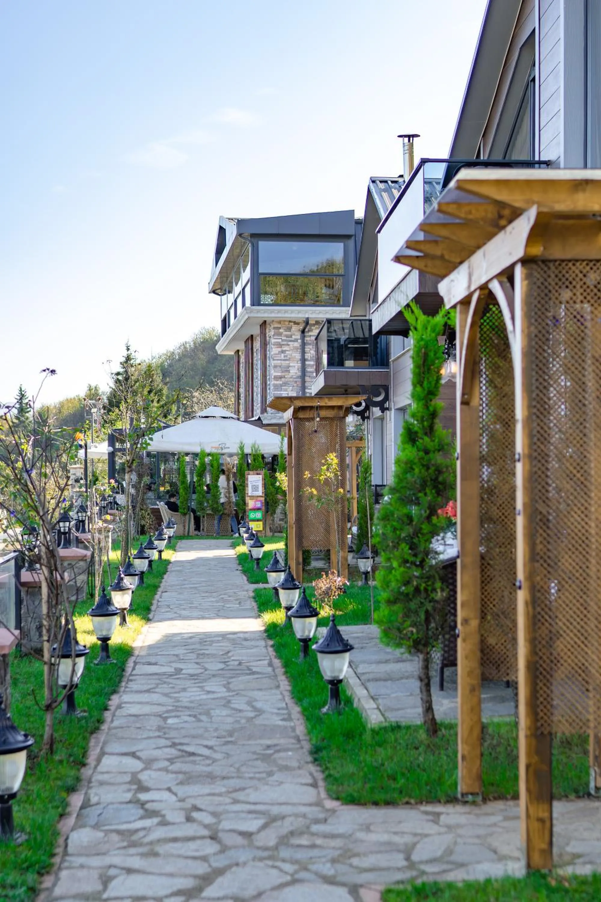 Spring in POISON GARDEN SUİTE