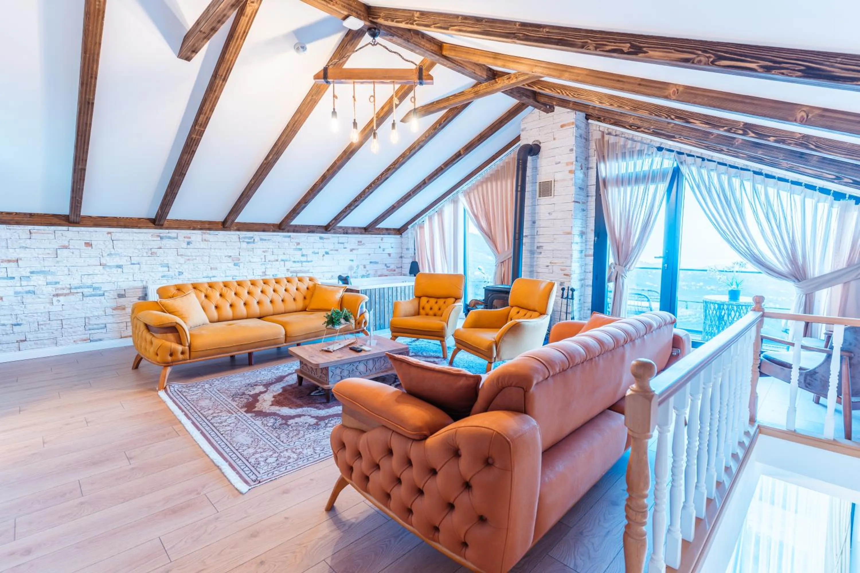 Seating area in POISON GARDEN SUİTE