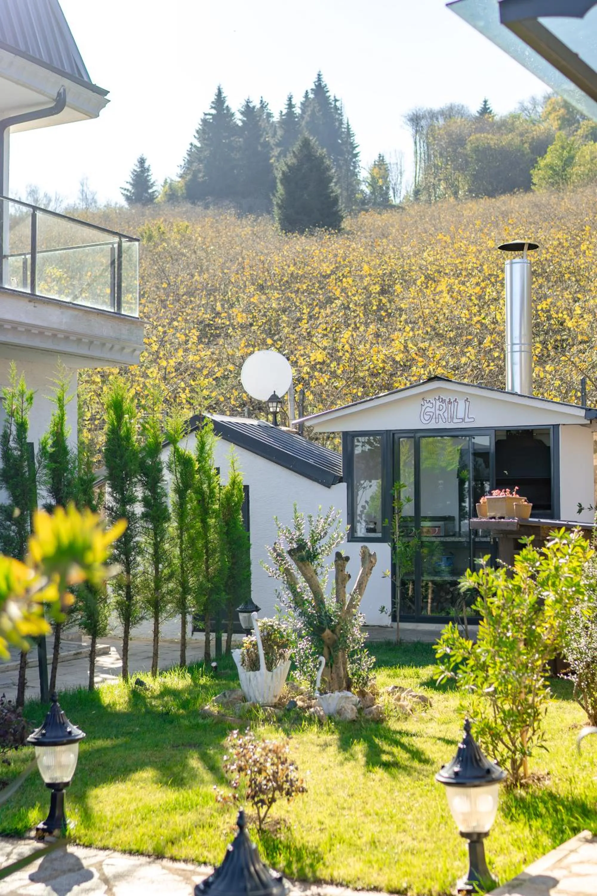 Spring in POISON GARDEN SUİTE