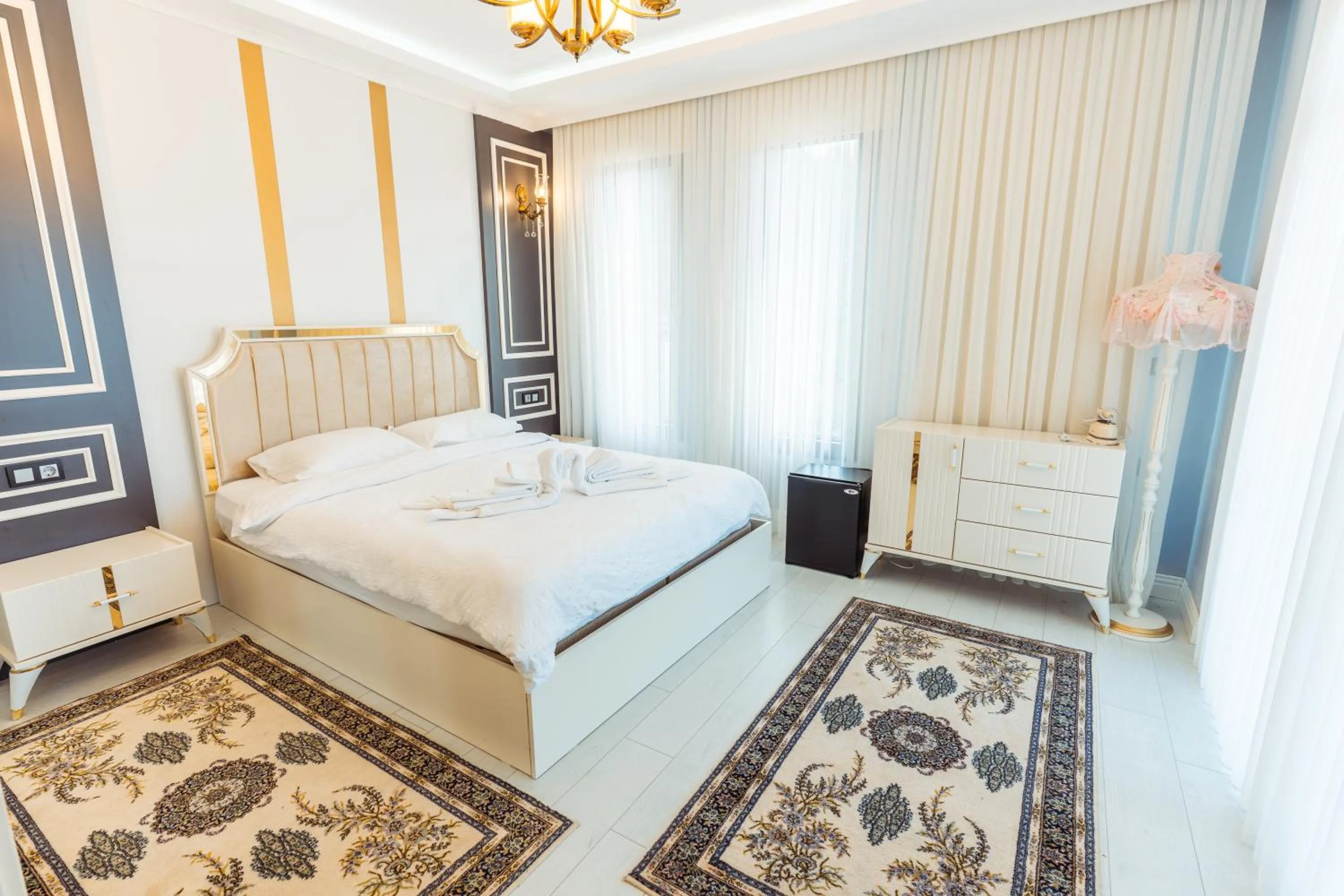 Bed in POISON GARDEN SUİTE