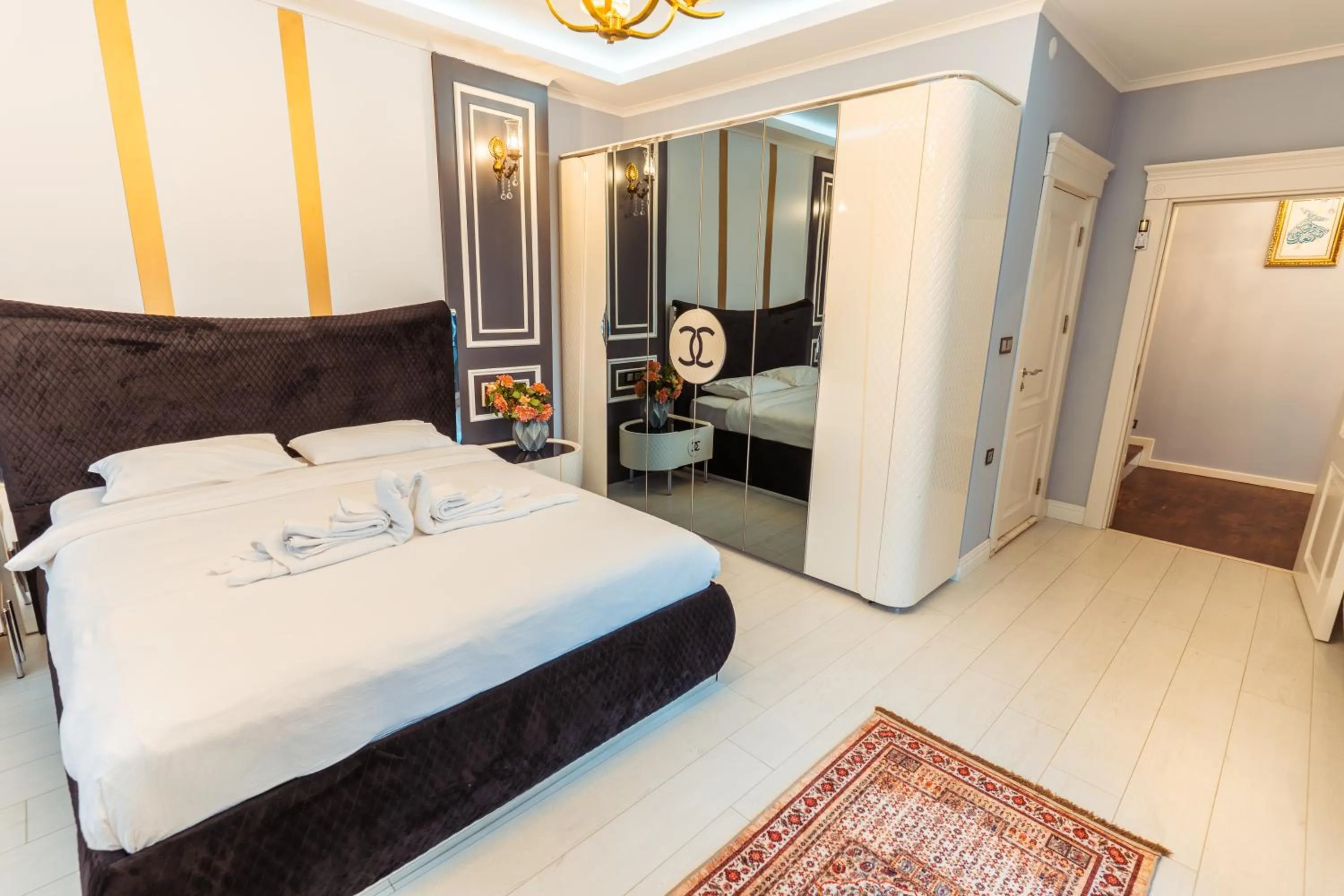 Bed in POISON GARDEN SUİTE