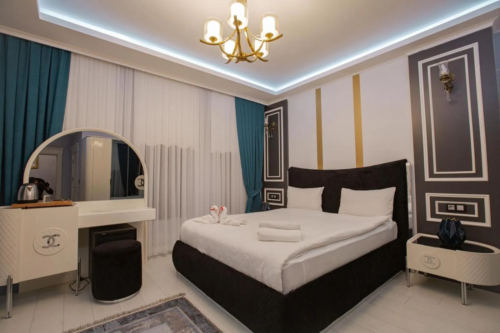 Photo of the whole room in POISON GARDEN SUİTE