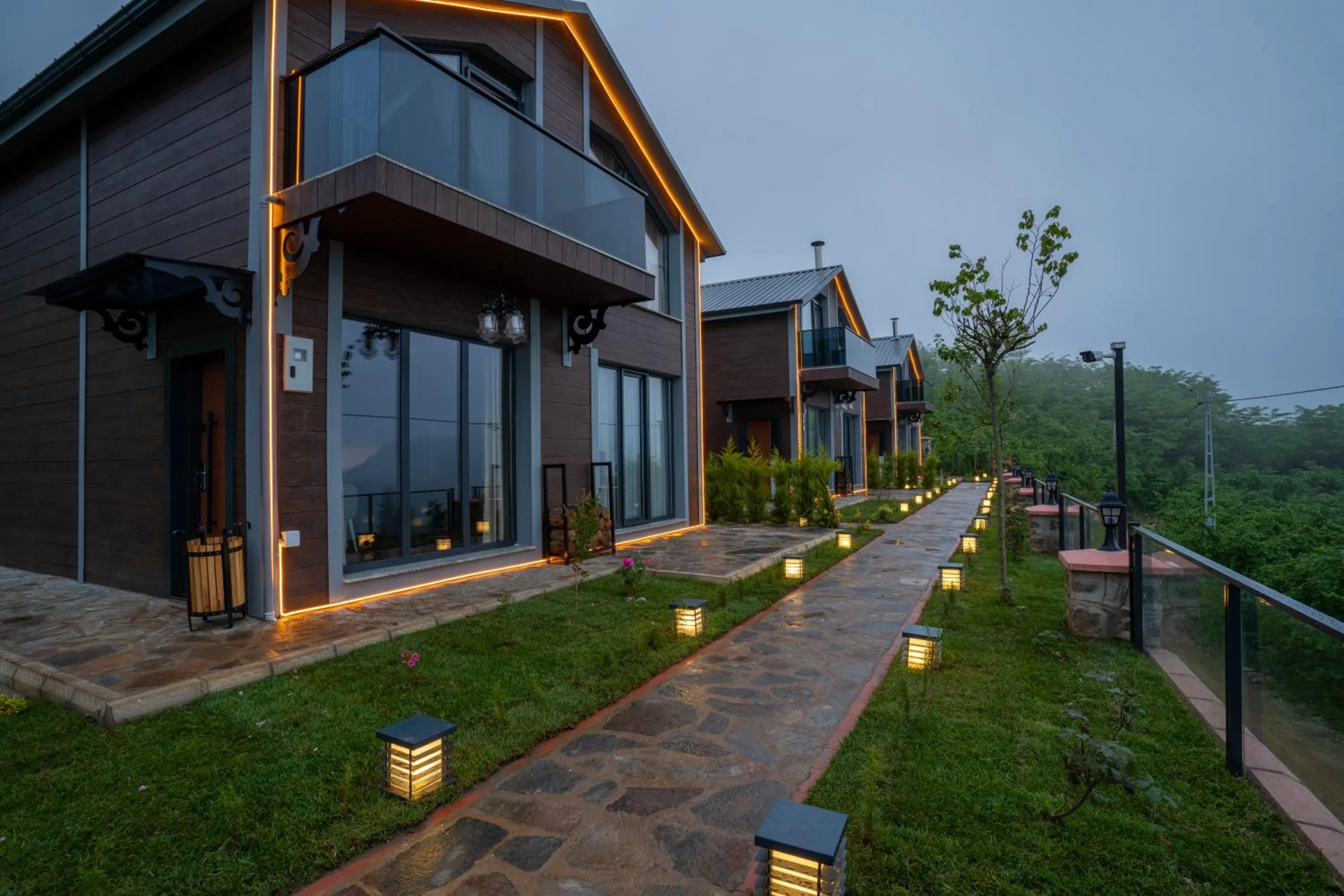 Spring in POISON GARDEN SUİTE