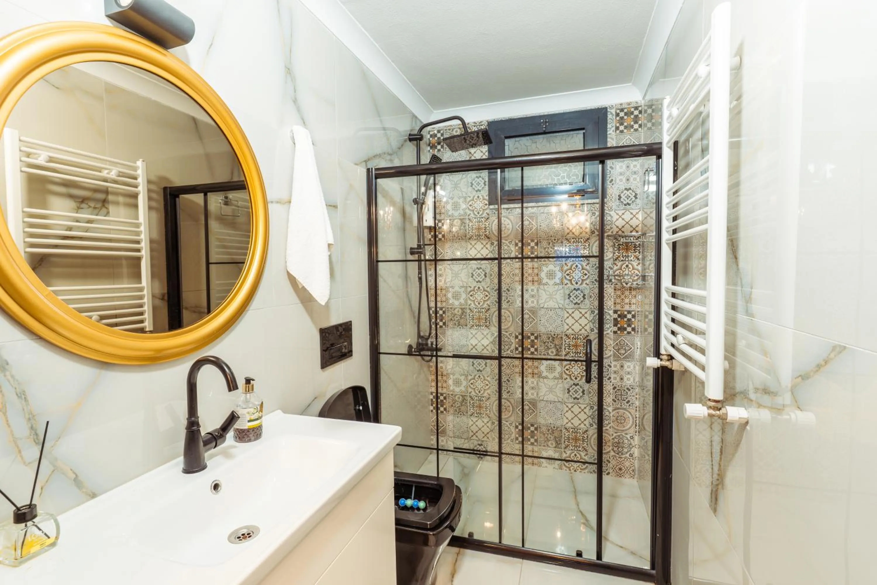 Shower in POISON GARDEN SUİTE