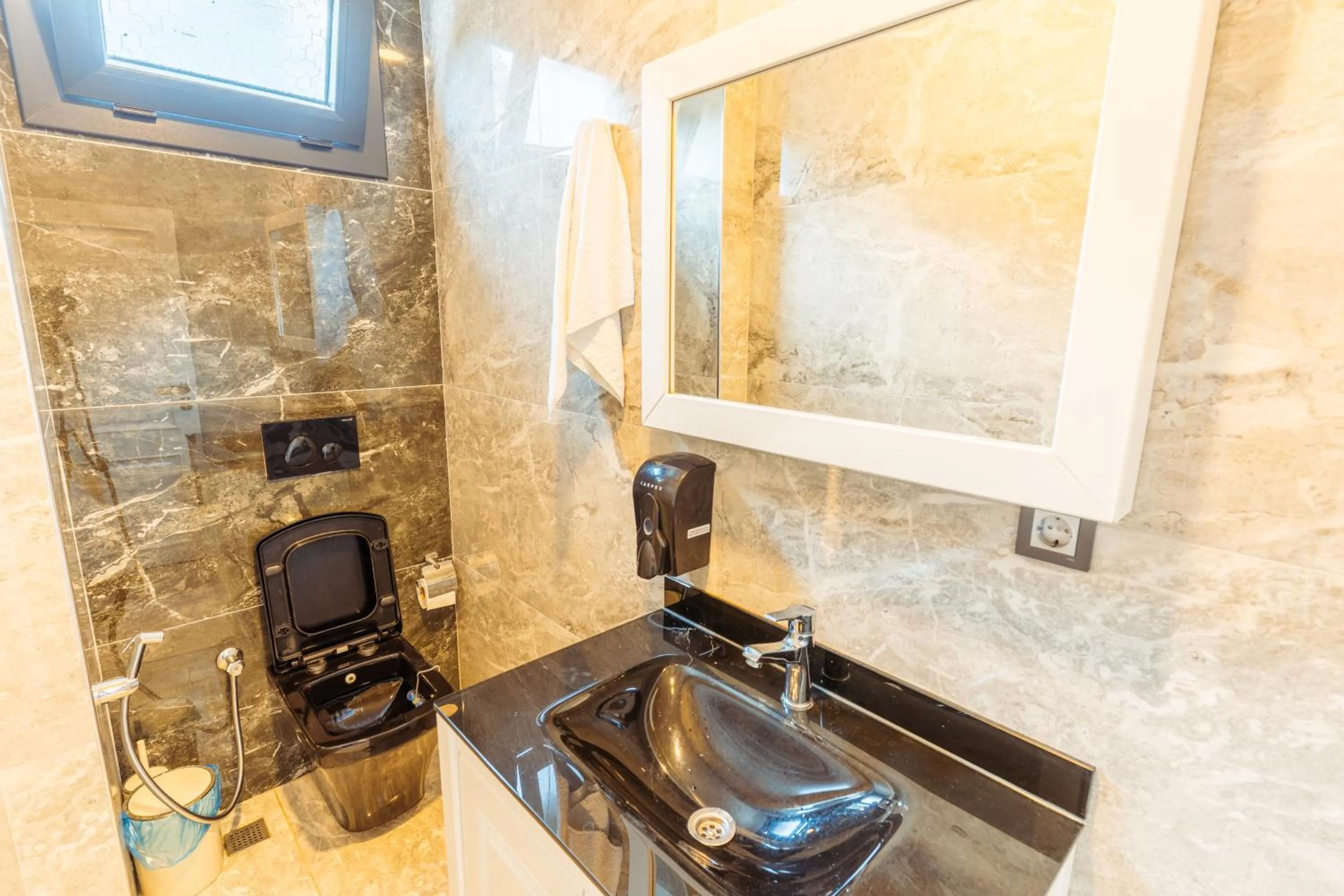 Bathroom in POISON GARDEN SUİTE