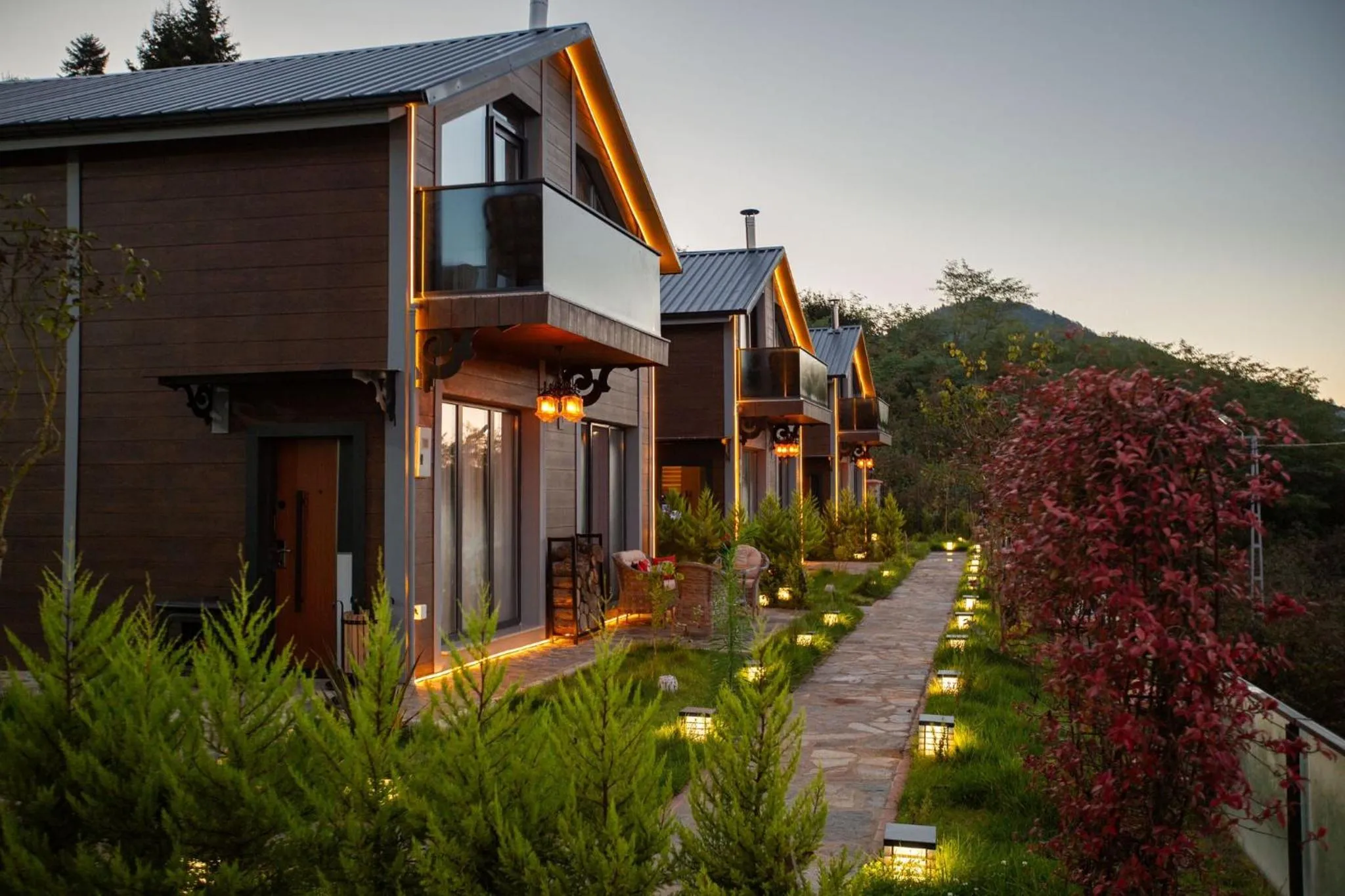 Spring in POISON GARDEN SUİTE