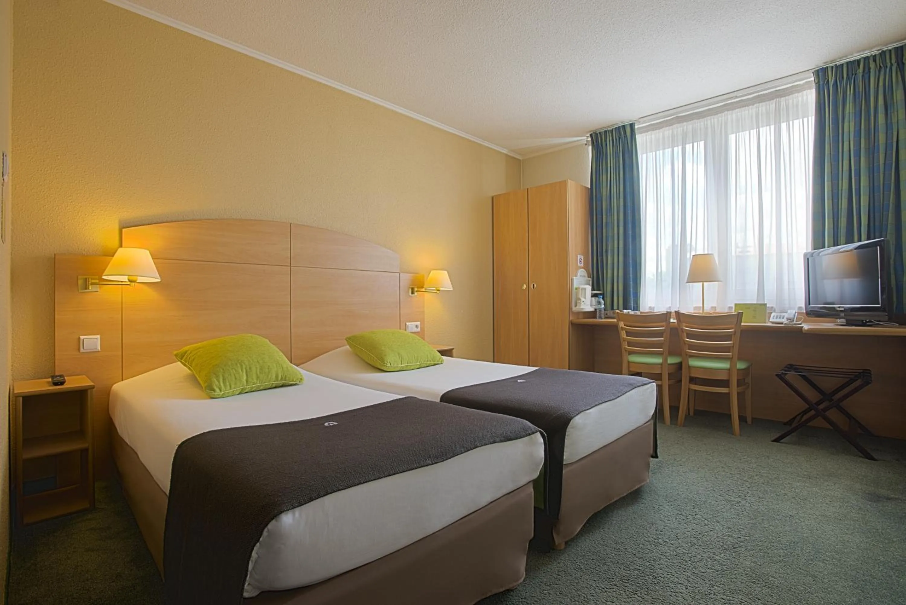 Photo of the whole room, Bed in Campanile Lublin