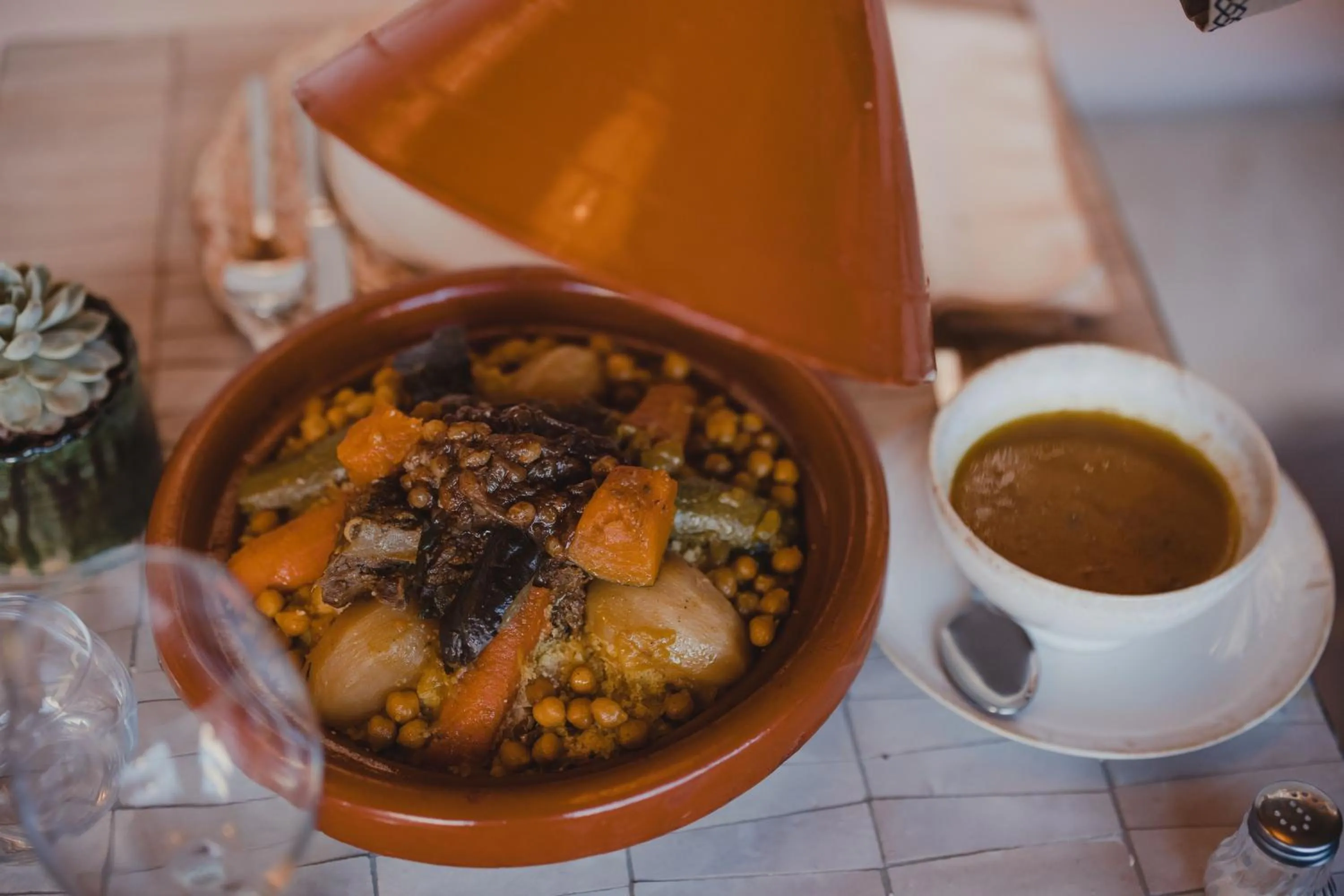 Food and drinks in Riad Tizou