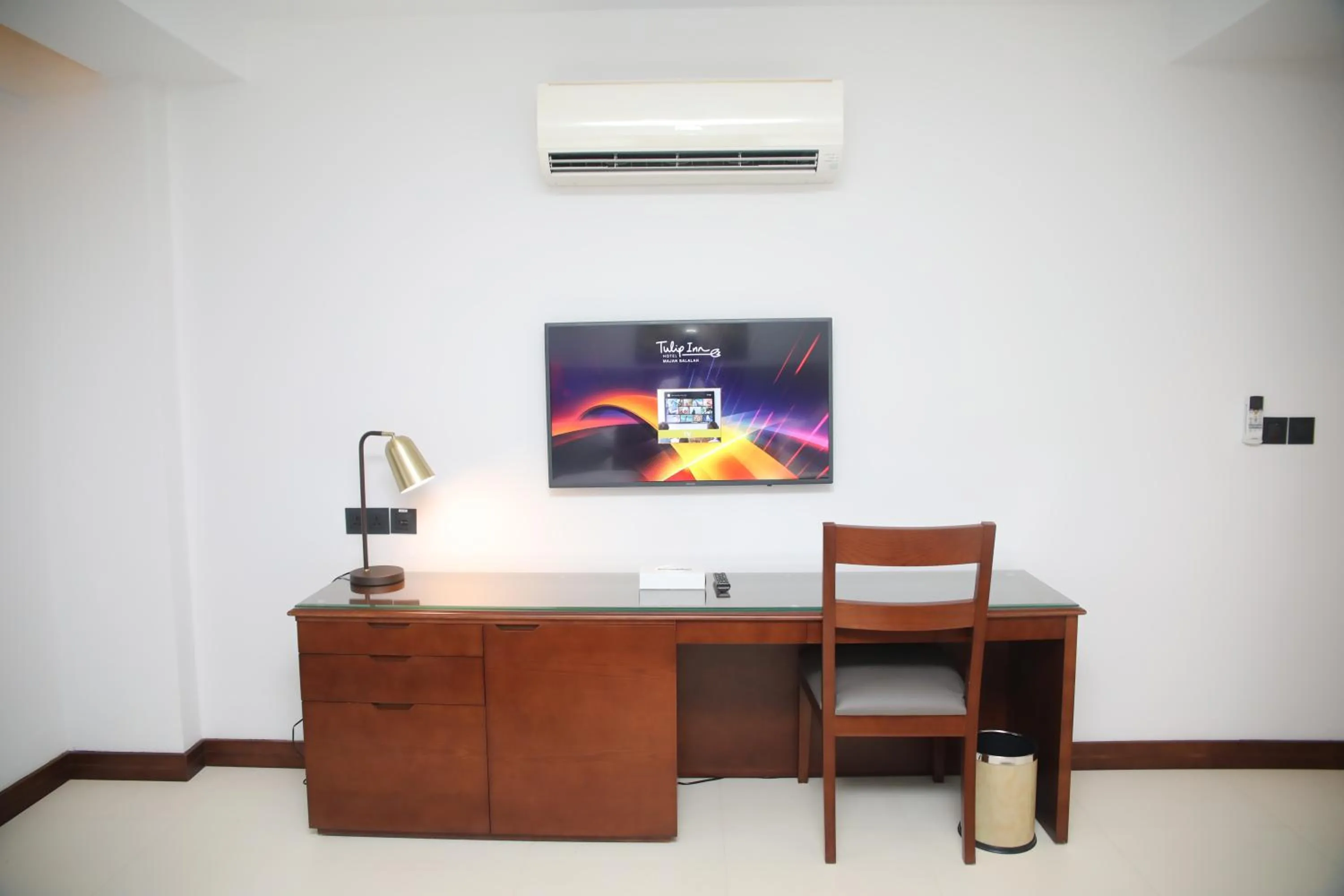 TV and multimedia in Tulip Inn Majan Hotel and Suites Salalah