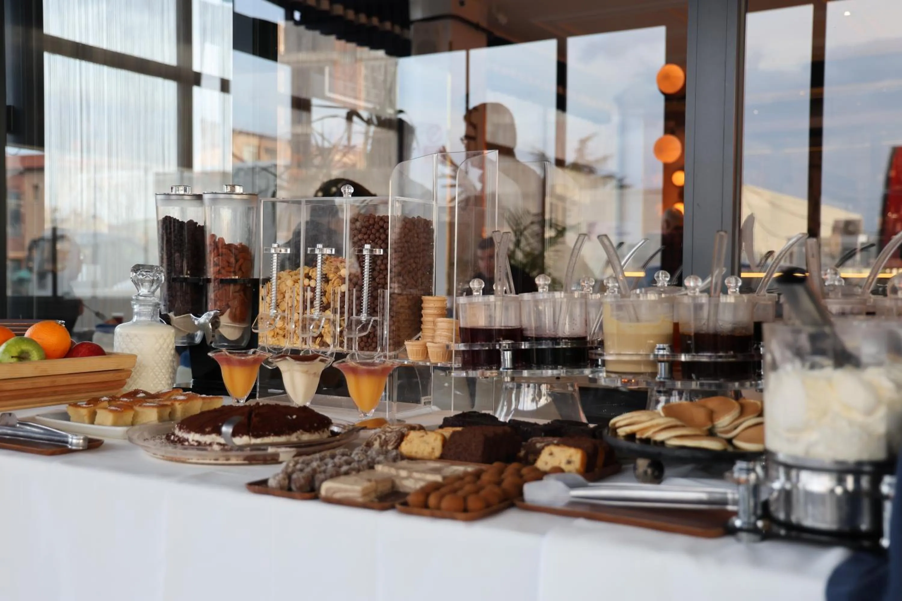 Restaurant/places to eat in The Rest Port Hotel