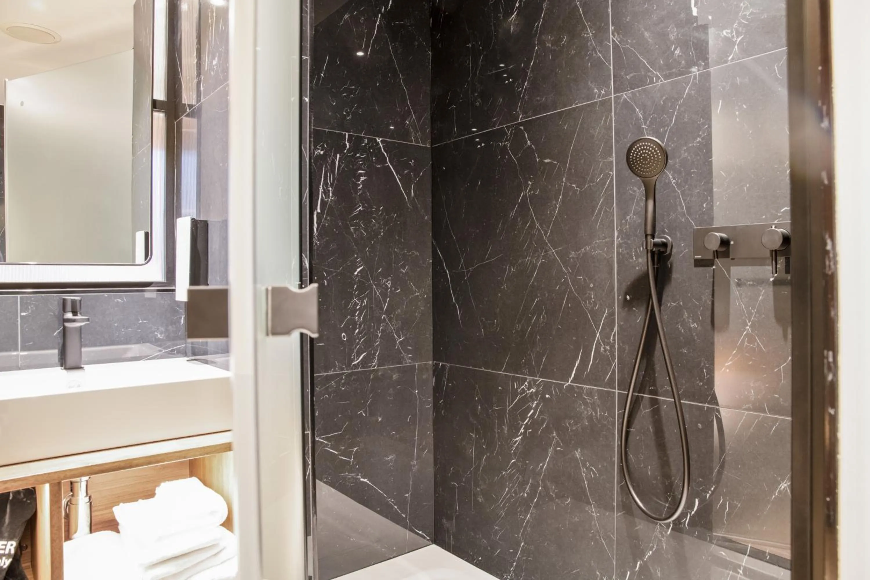 Bathroom in Golden Tulip Warszawa Centrum