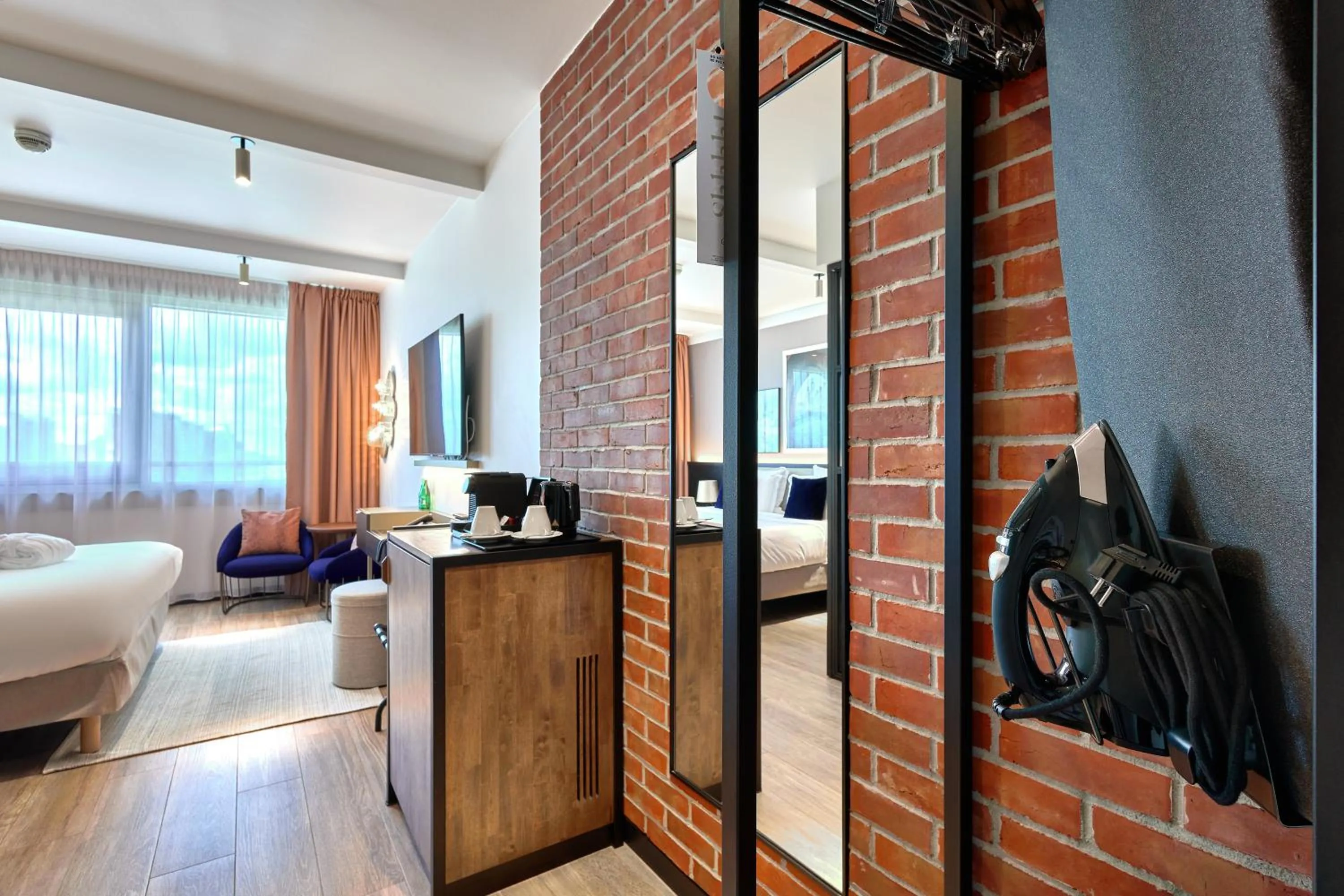 Bedroom, Bed in Golden Tulip Warszawa Centrum