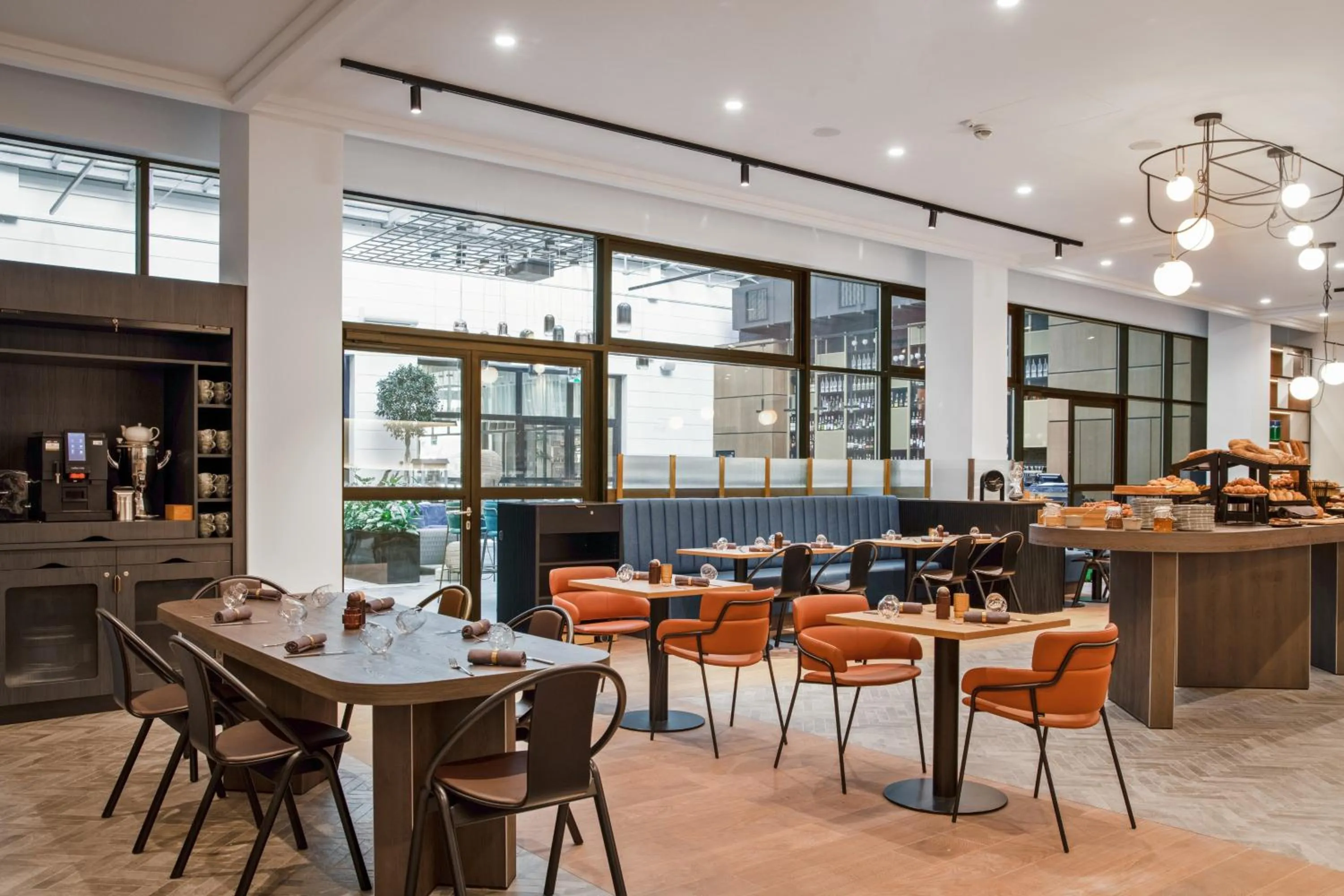 Restaurant/places to eat in Golden Tulip Warszawa Centrum