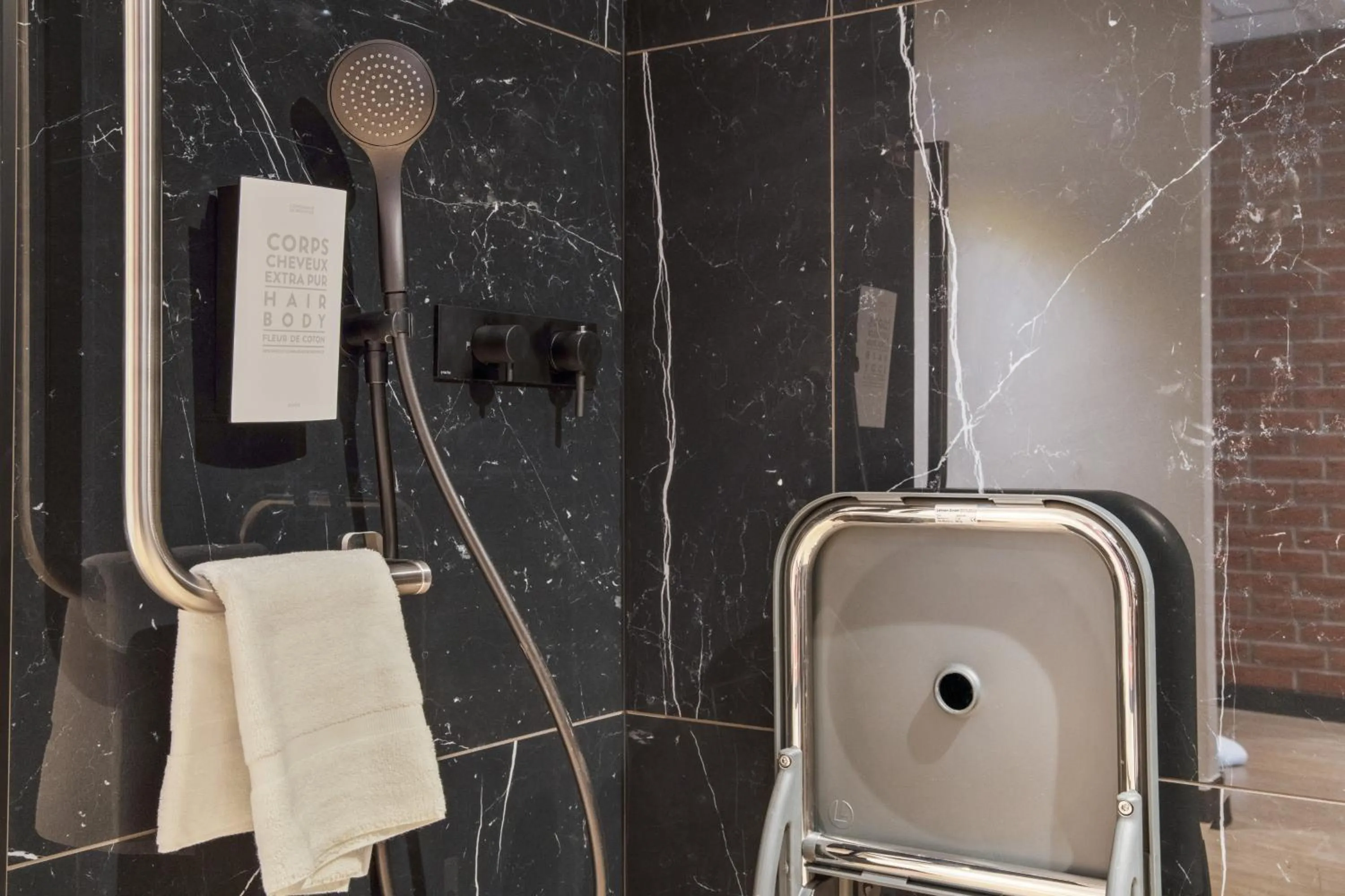 Bathroom in Golden Tulip Warszawa Centrum