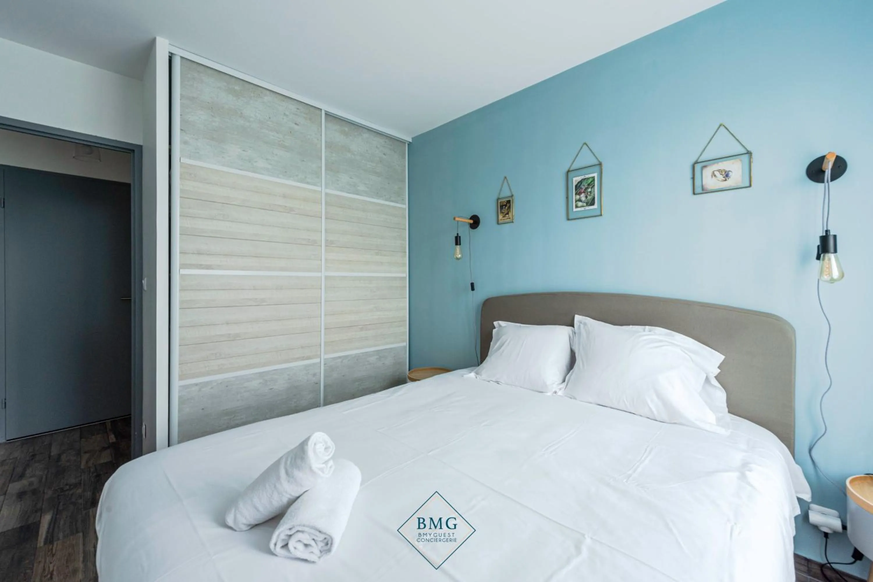 Bed in Central park Disneyland BMYGUEST