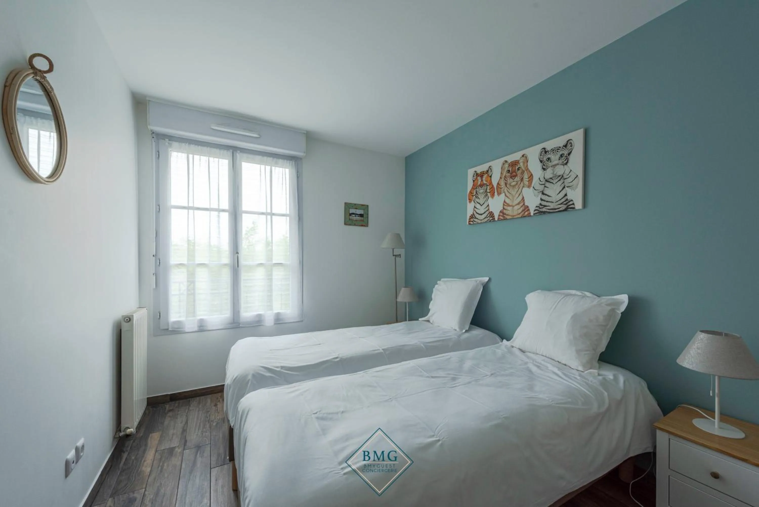 Bed in Central park Disneyland BMYGUEST