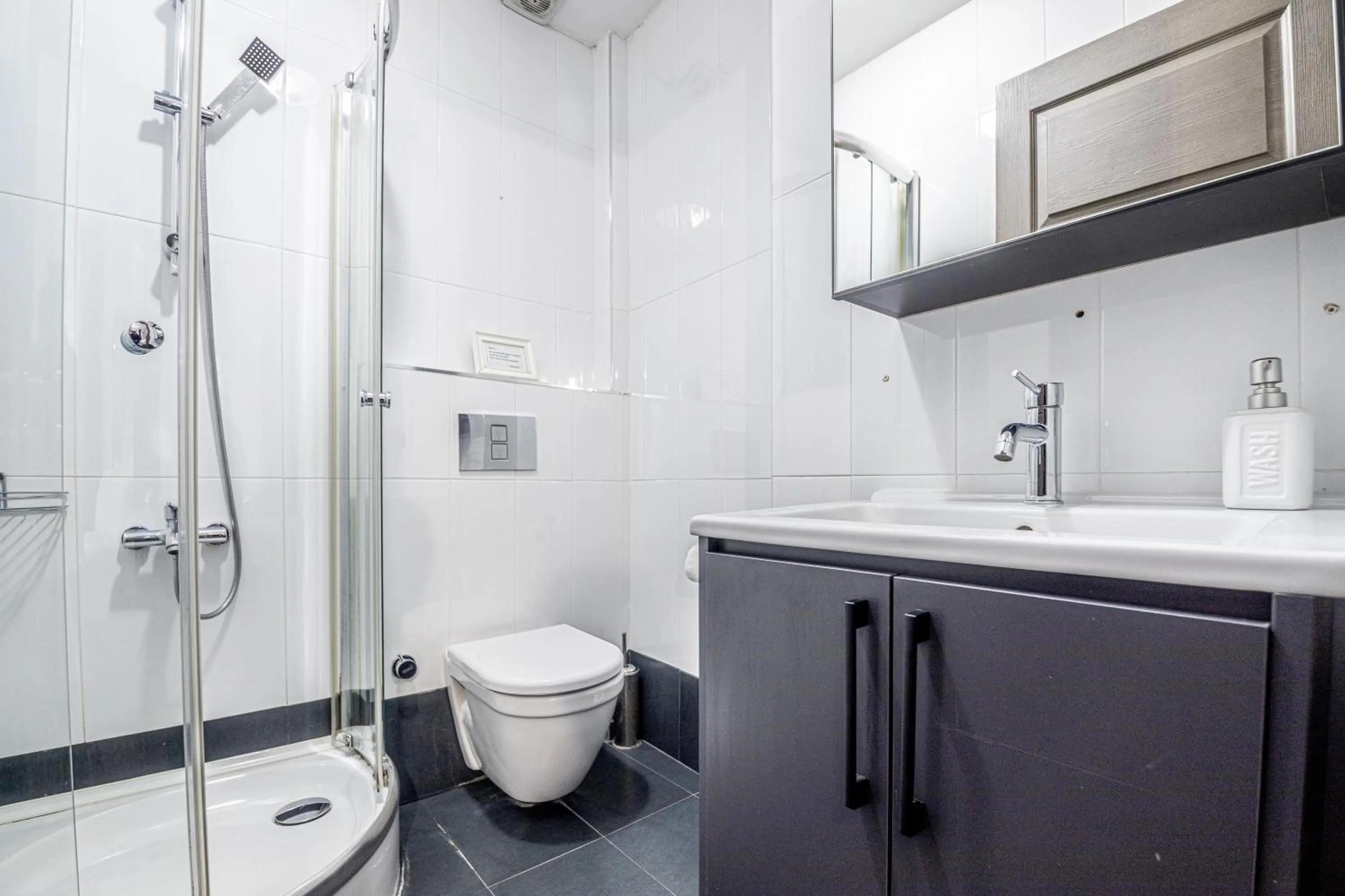 Shower in Sultan Mansion