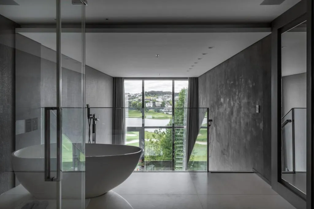 Suryaa Hotel Pinhais, Curio Collection by Hilton