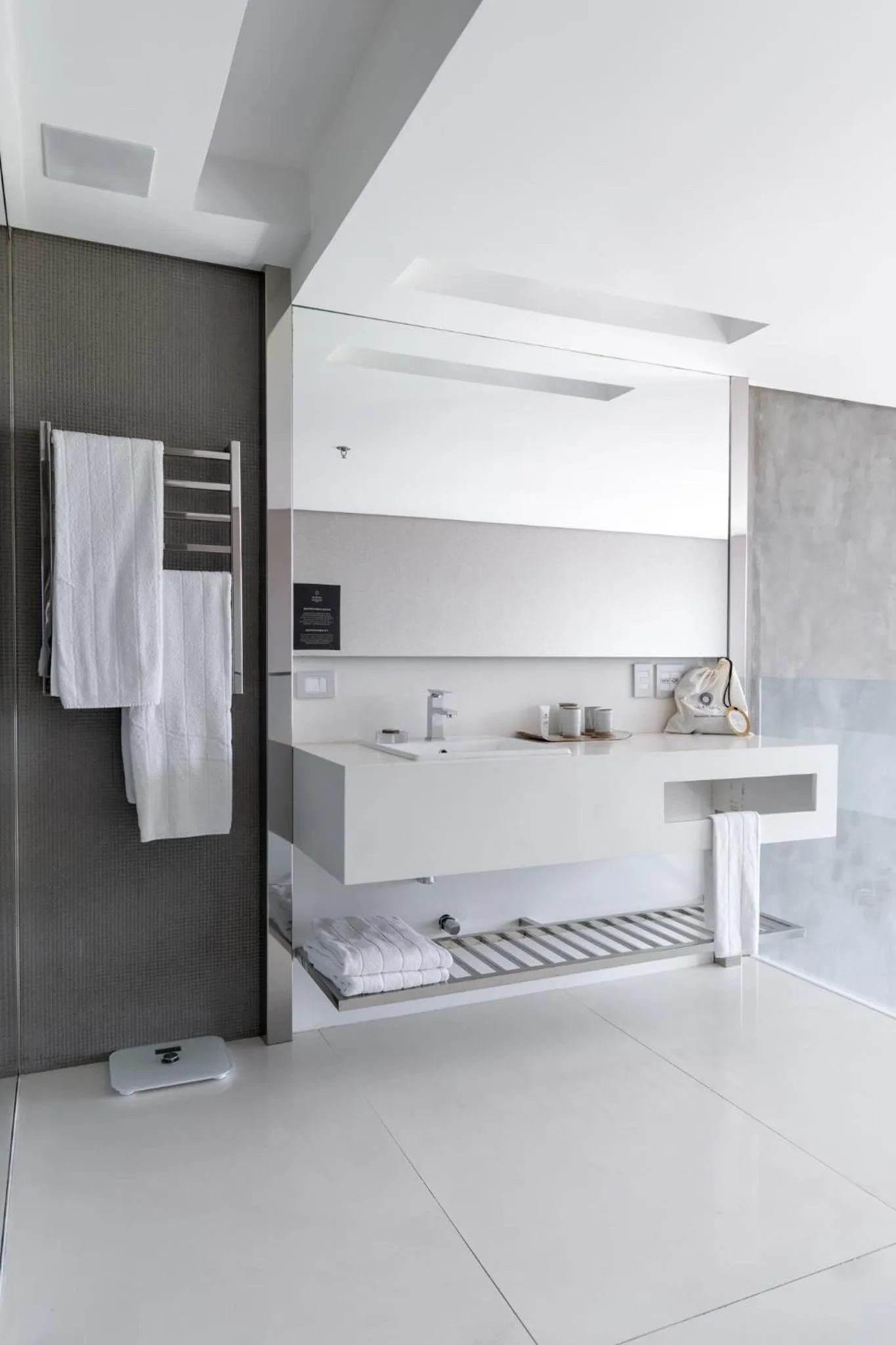 Suryaa Hotel Pinhais, Curio Collection by Hilton