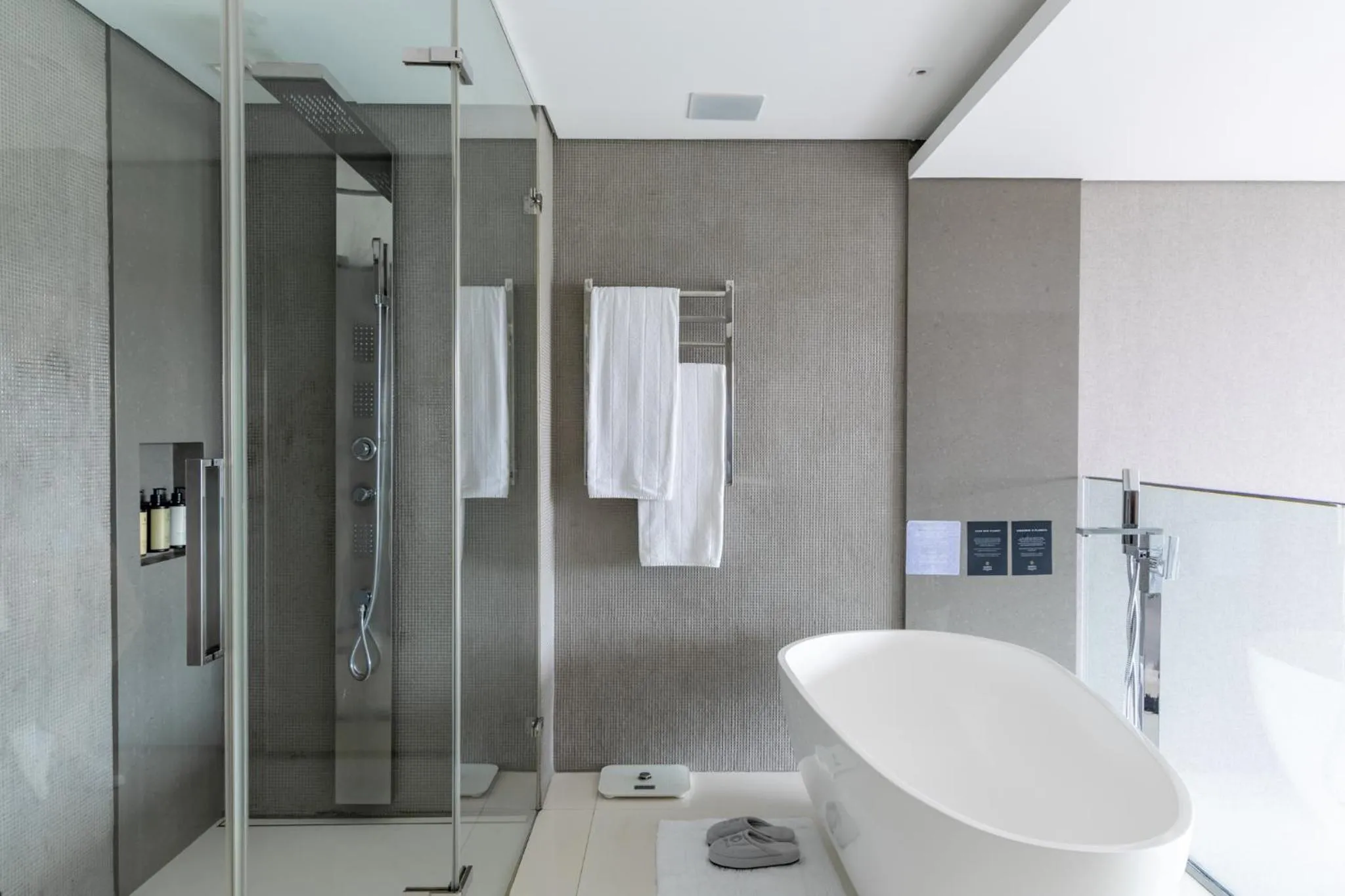 Suryaa Hotel Pinhais, Curio Collection by Hilton