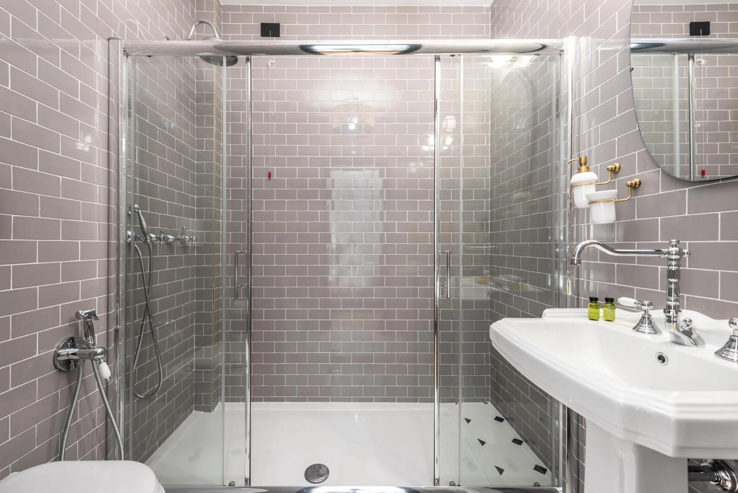 Shower in The Couper Castello