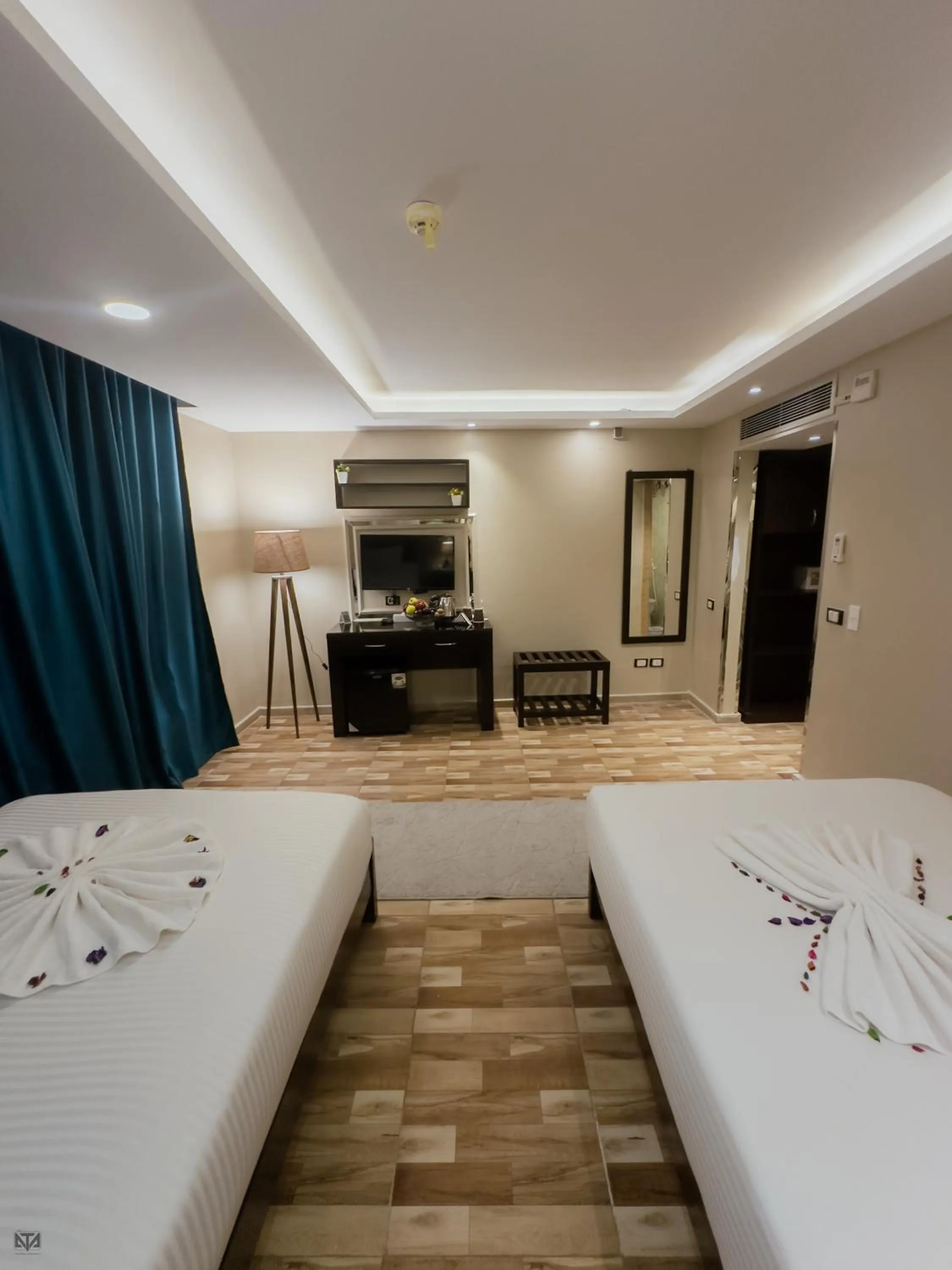 Bed in Turquoise Pyramids & Grand Egyptian museum view Hotel