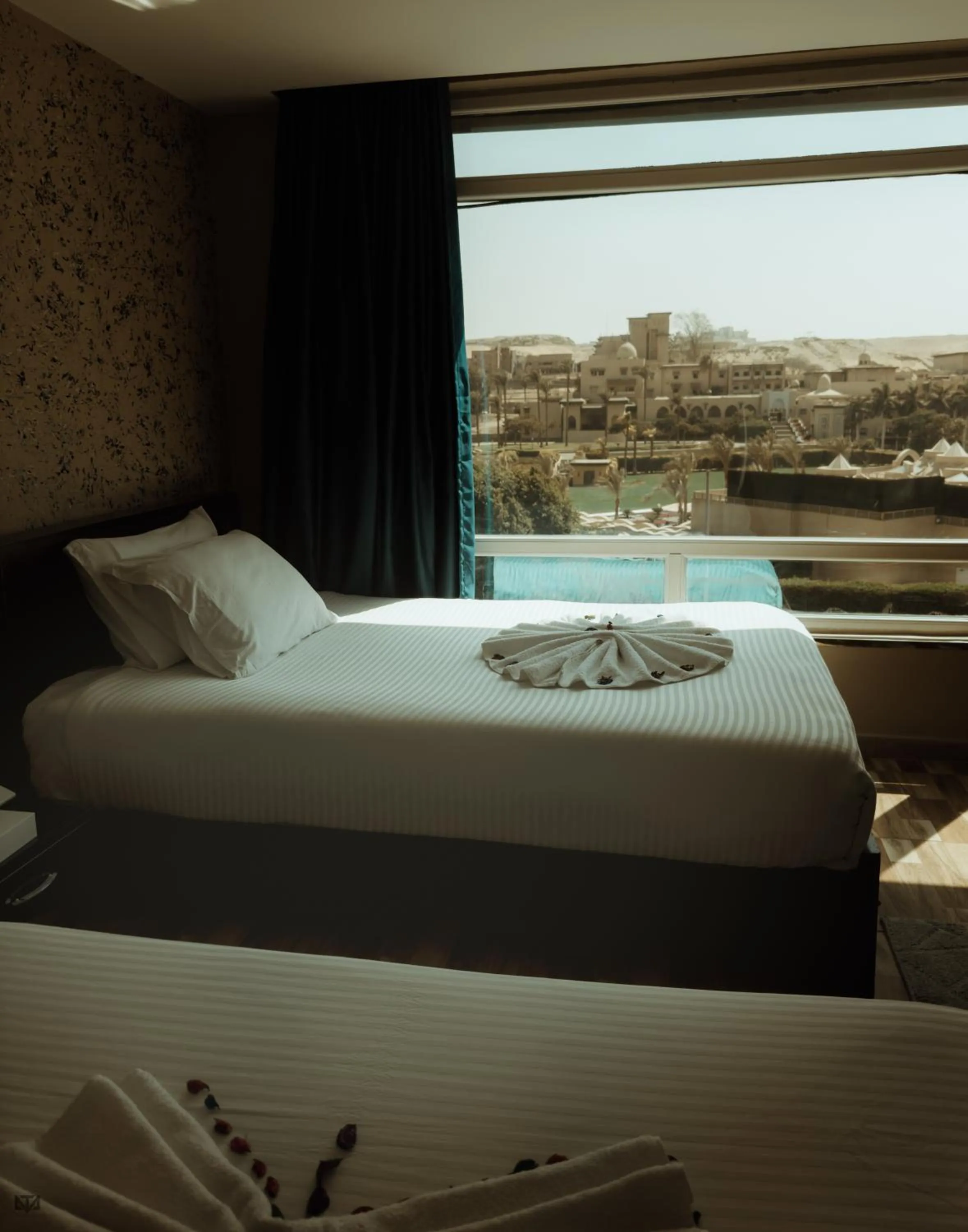 Bed in Turquoise Pyramids & Grand Egyptian museum view Hotel