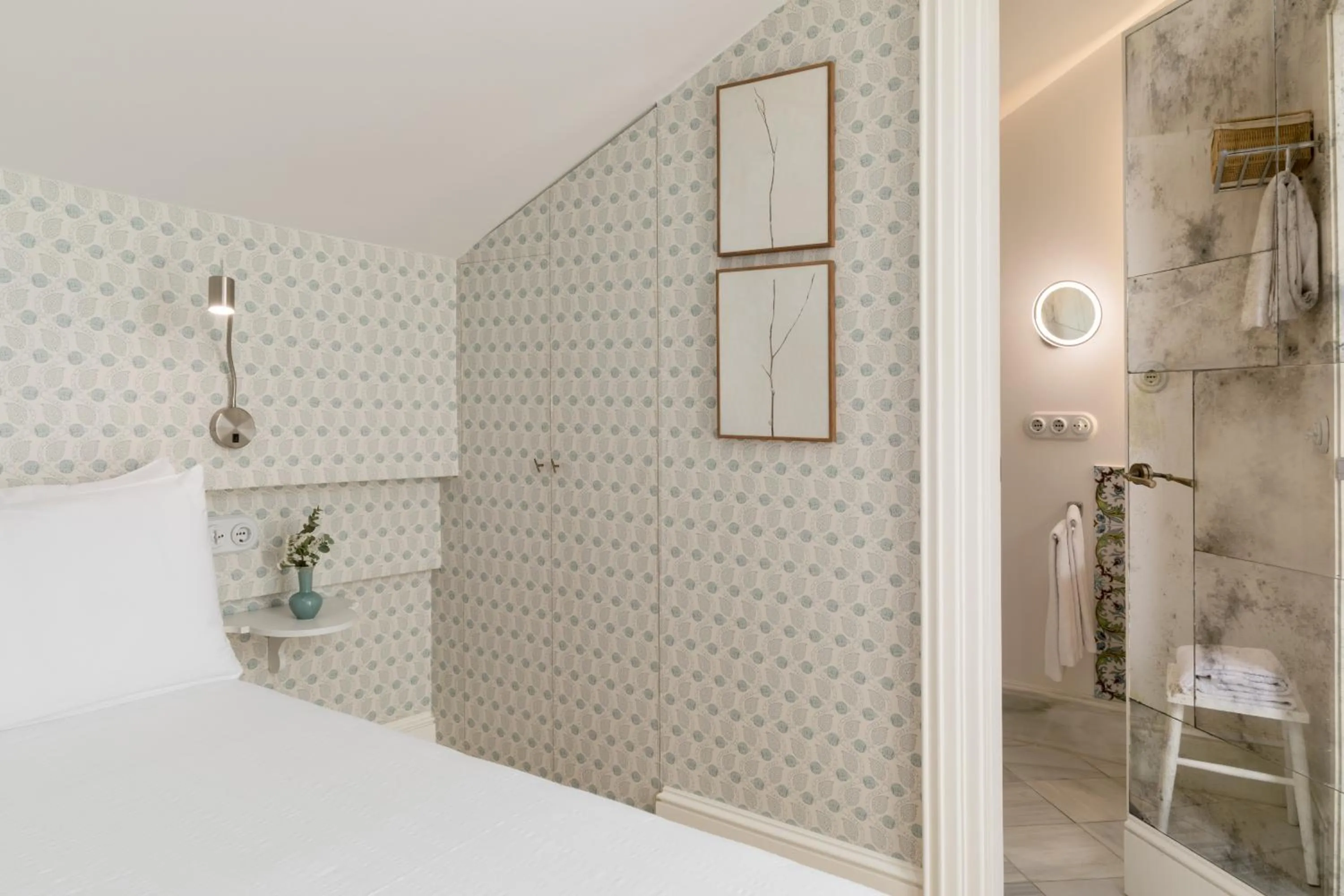 Bed in Hotel Tayko Sevilla