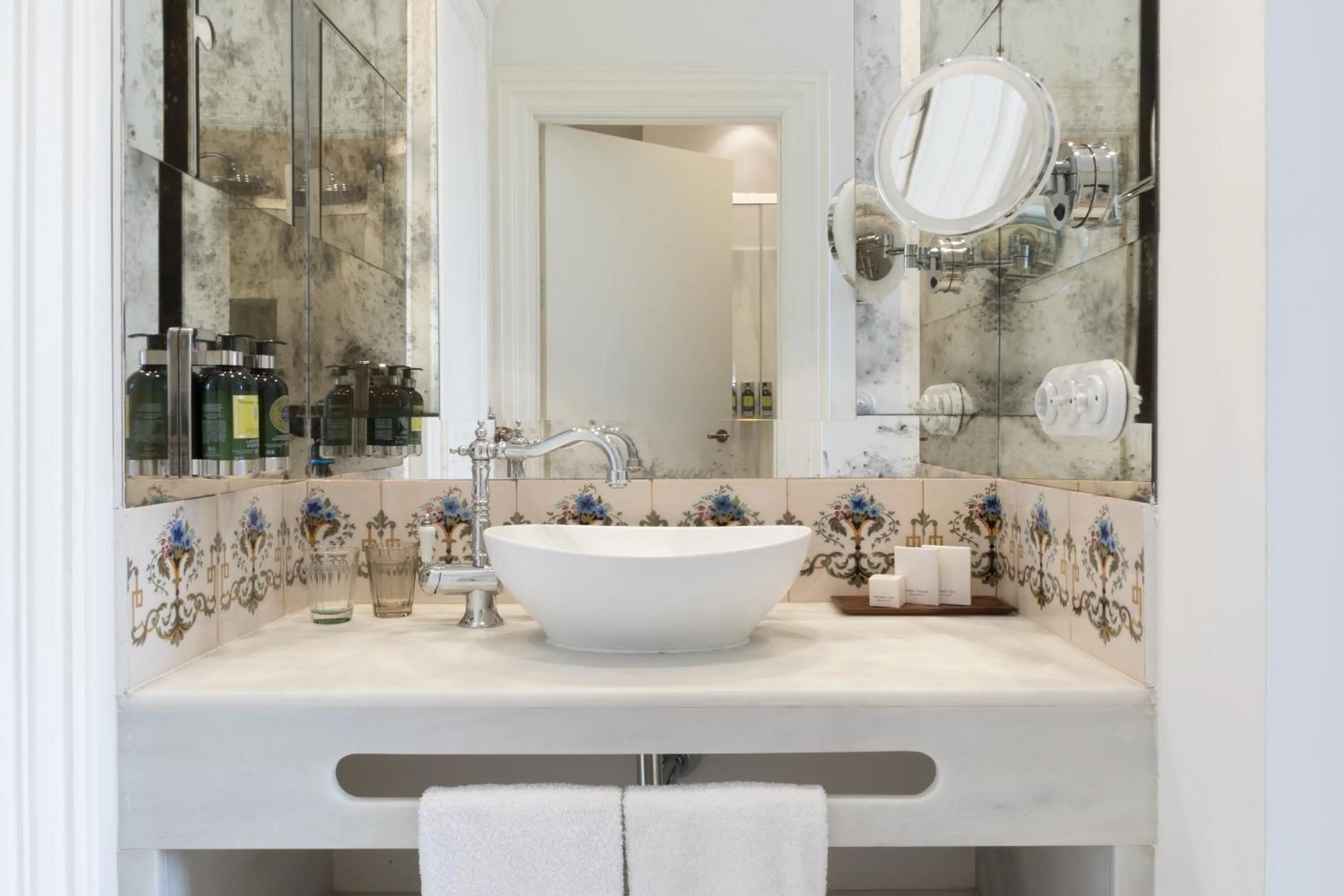 Bathroom in Hotel Tayko Sevilla