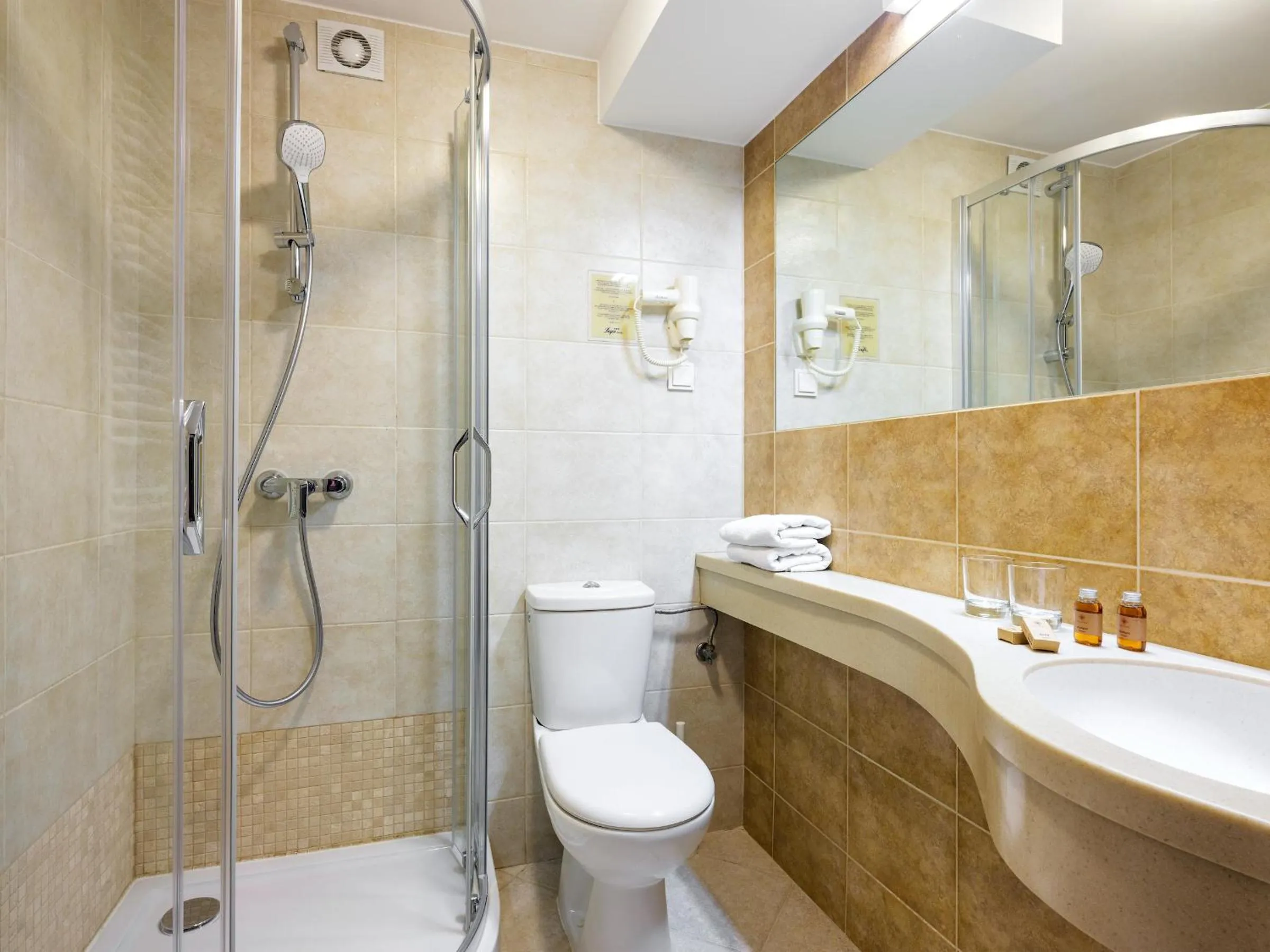 Bathroom in Hotel Logos Kraków